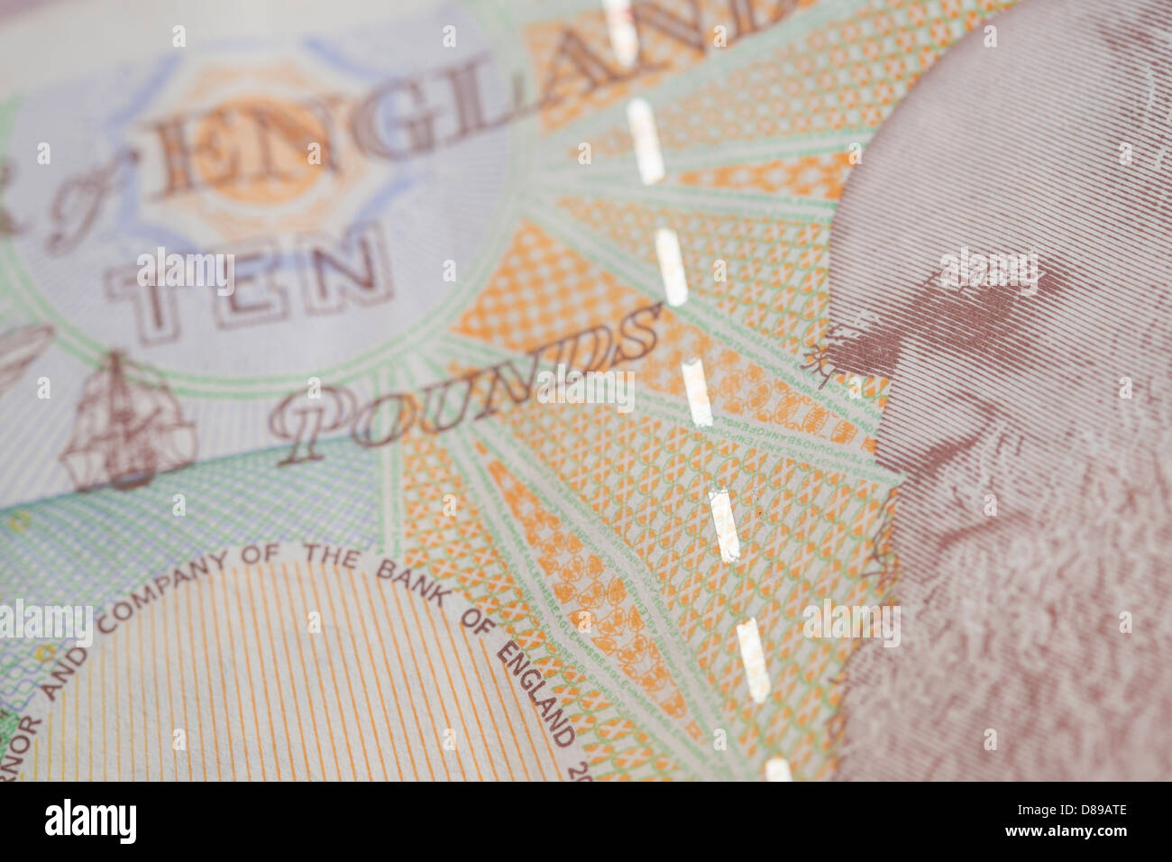 Un portrait de Charles Darwin sur le dos d'une note de dix livres. Banque D'Images