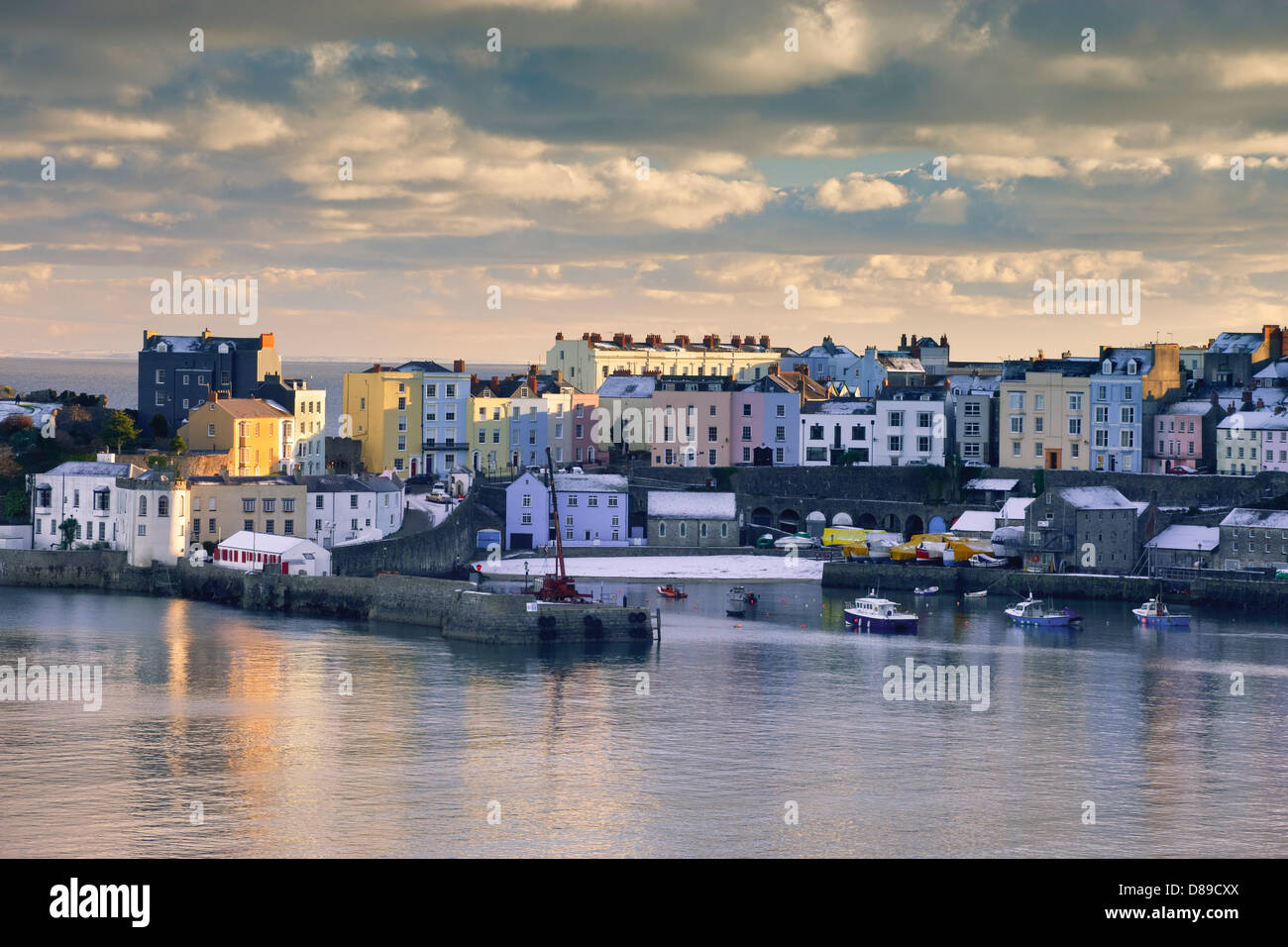 Neige de l'hiver au port de tenby tenby, pembrokeshire Wales Banque D'Images