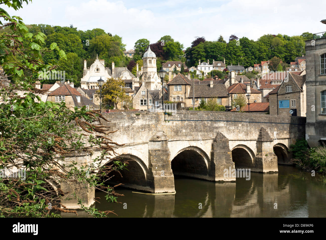 Pont médiéval à cheval sur la rivière Avon à Bradford-on-Avon, Wiltshire Banque D'Images