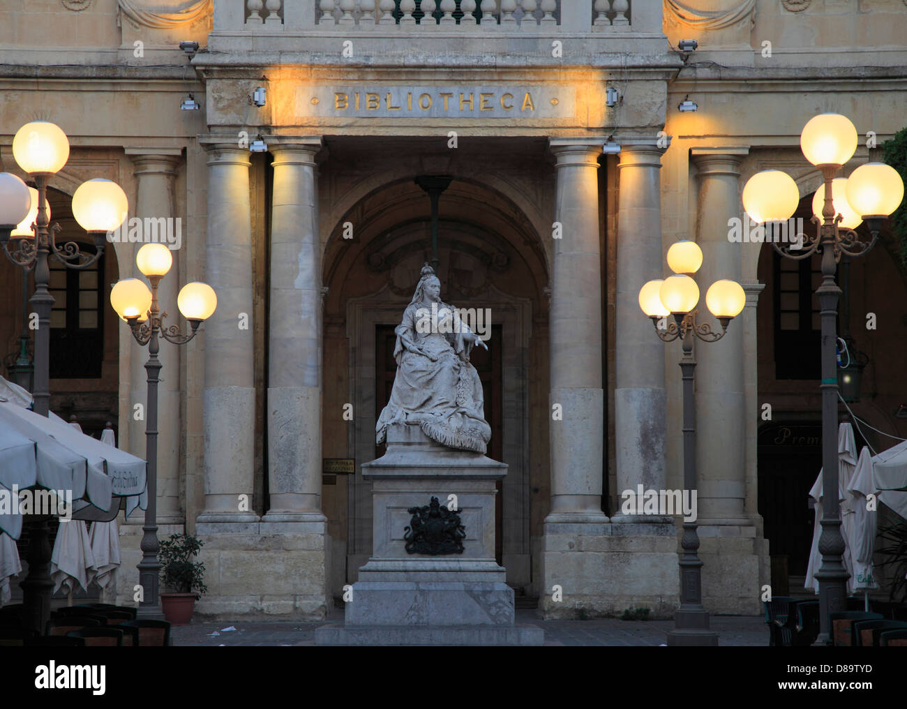 Malte, La Valette, Bibliothèque nationale, statue de la reine Victoria, Place de la République, Banque D'Images