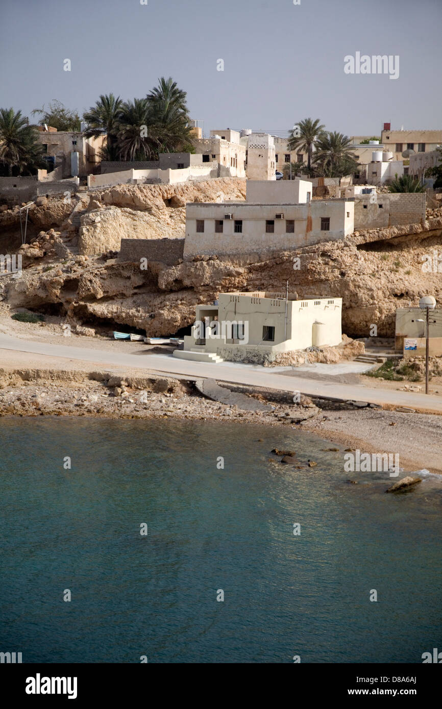 Village près de Plage Mughsayl, Oman. Banque D'Images