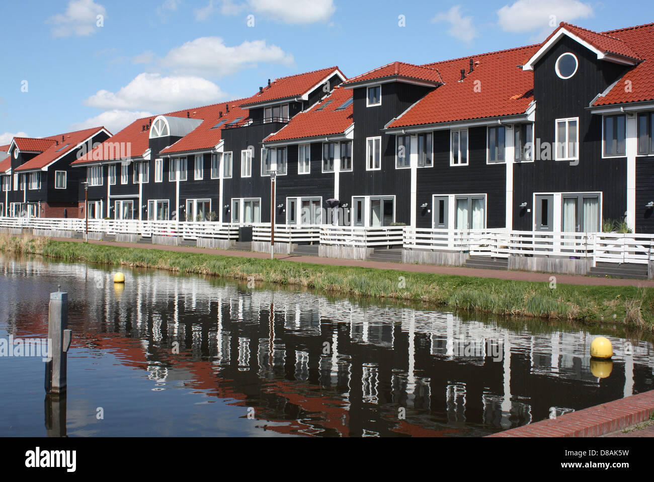 Maisons de la jetée du port dans la ville de Groningen aux Pays-Bas. Banque D'Images