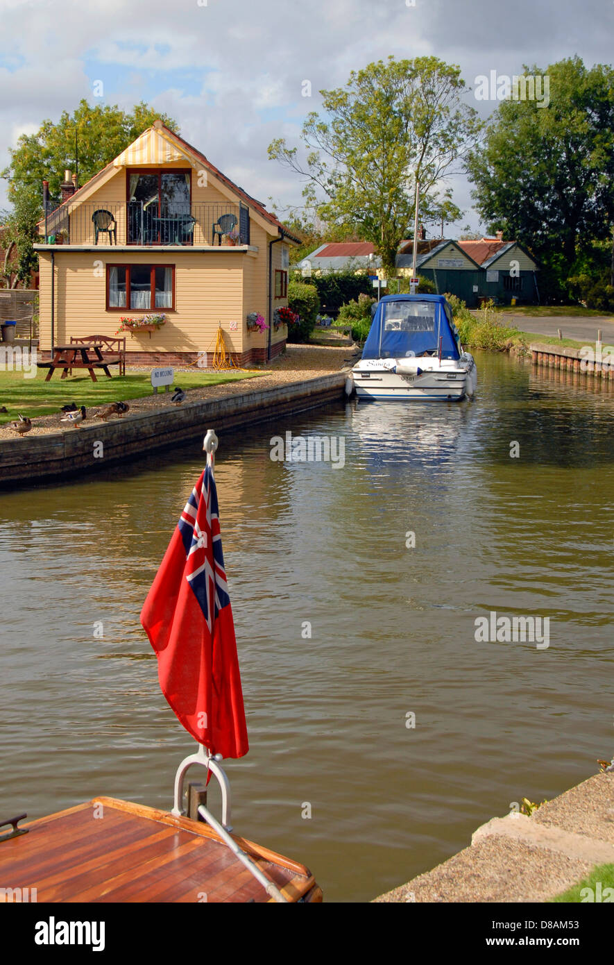 Mouillage tranquille sur les Norfolk Broads, Angleterre Banque D'Images