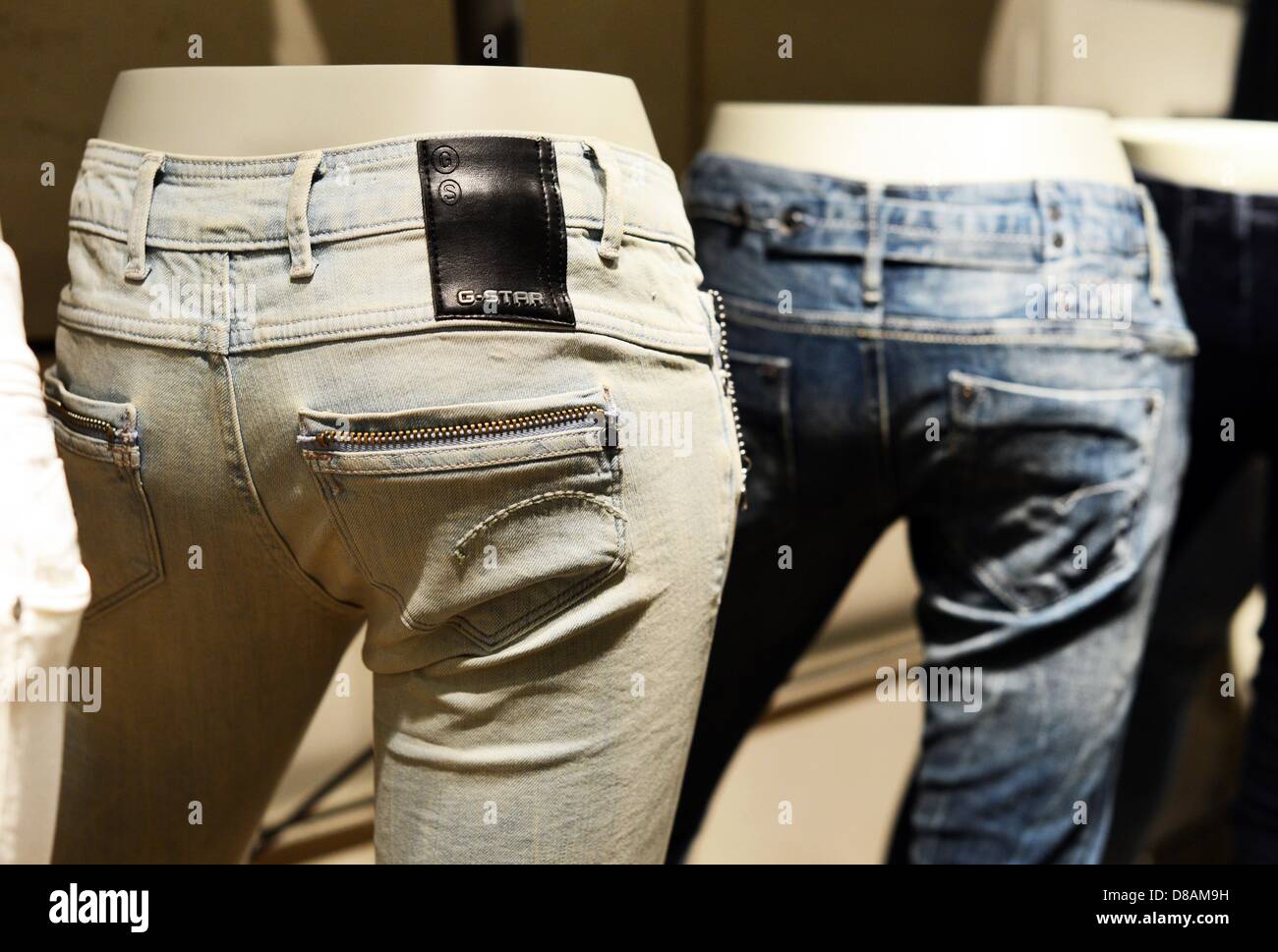 G star jeans Banque de photographies et d'images à haute résolution - Alamy