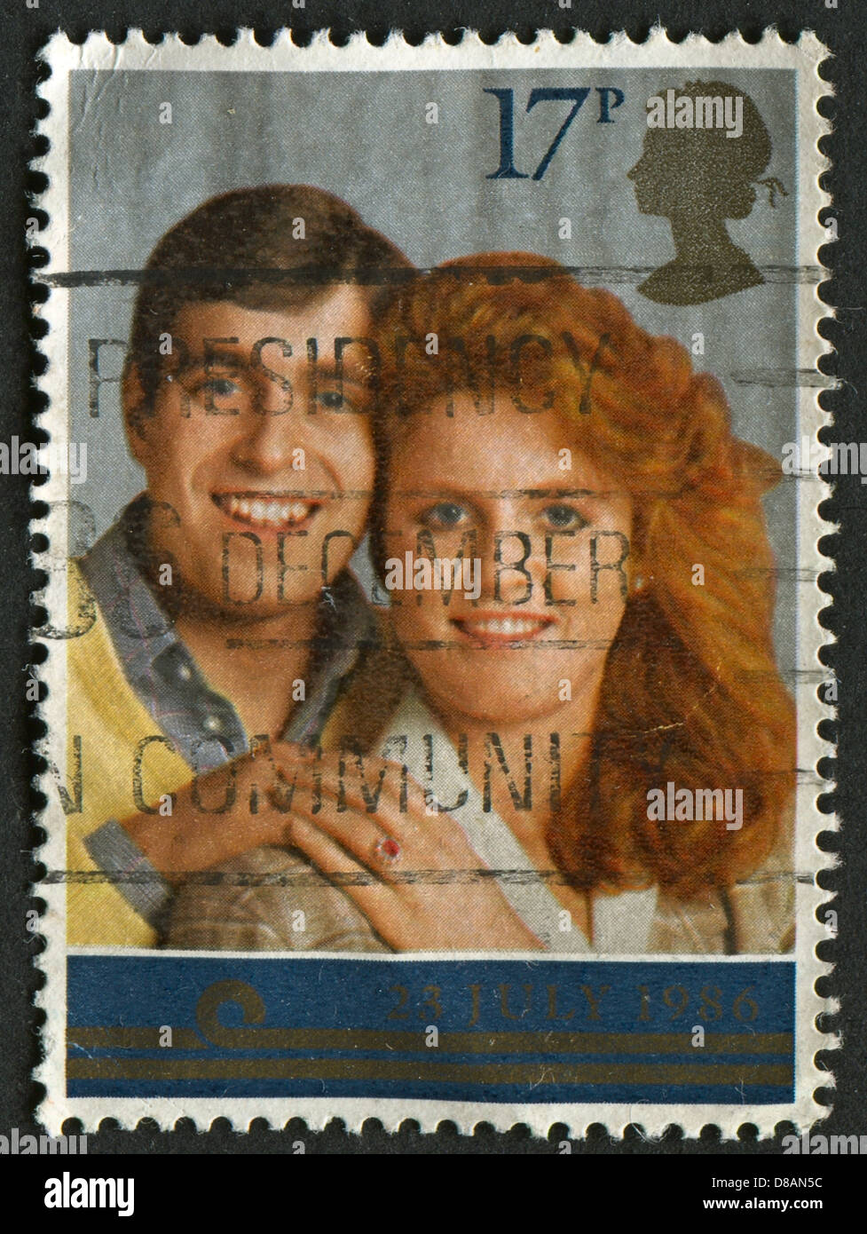 UK - VERS 1986 : timbre imprimé au Royaume-Uni montre libre du prince Andrew et de Mlle Sarah Ferguson, vers 1986. Banque D'Images