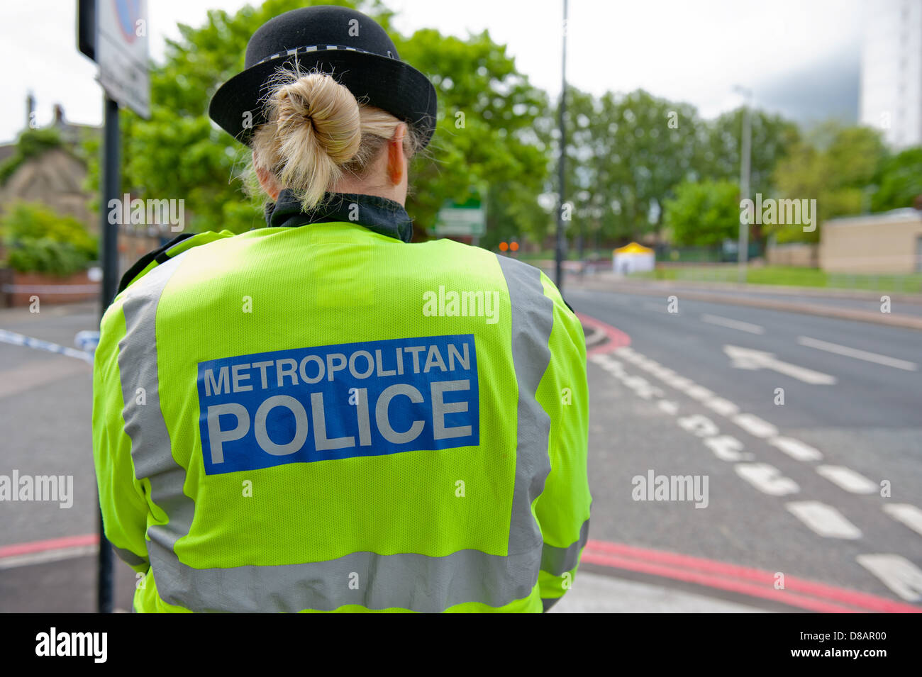 Cordon de police au large de John Wilson Street à Woolwich, dans le sud-est de Londres, à la suite du meurtre de soldat Lee Rigby en plein jour. Banque D'Images