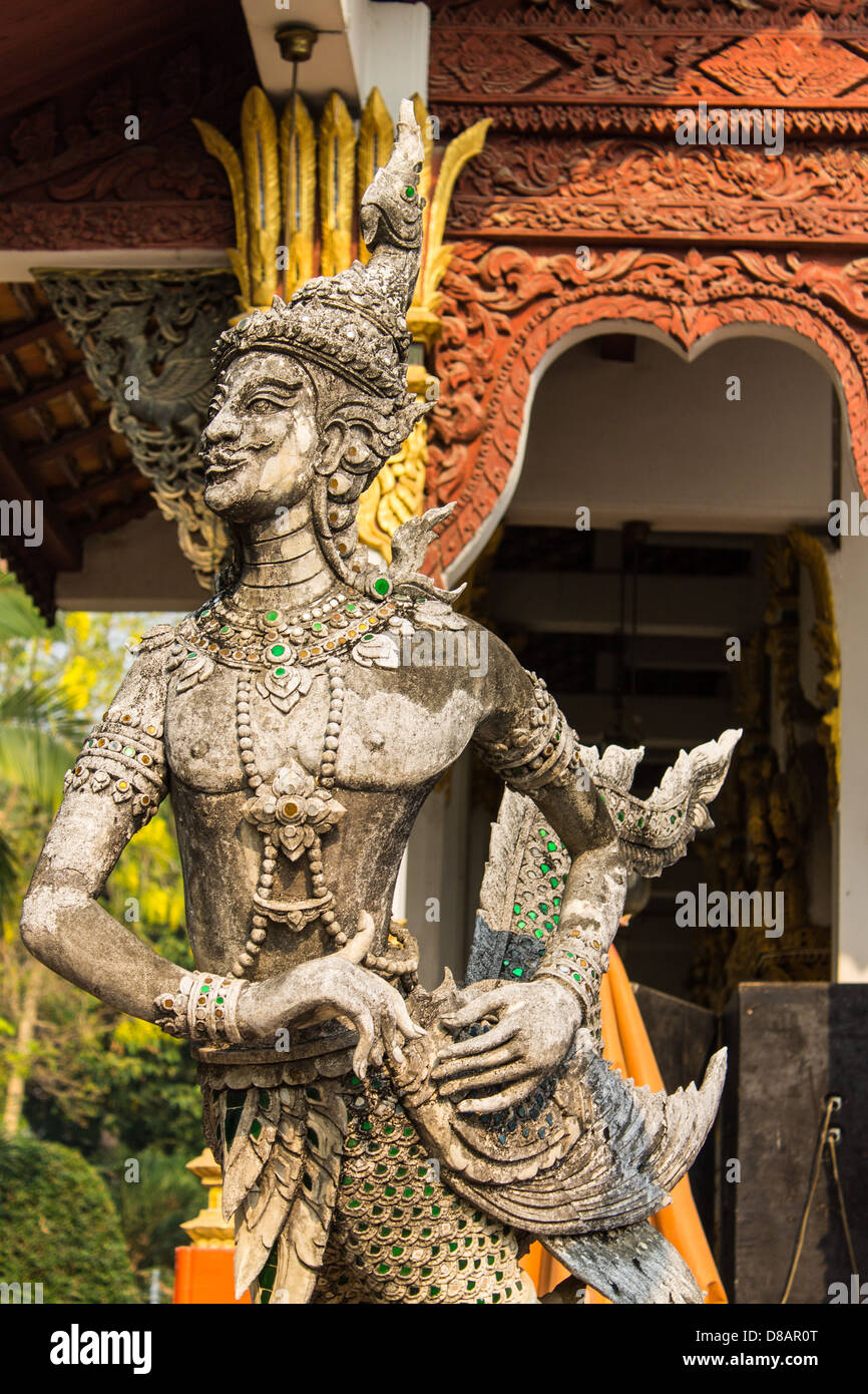 Kinaree femme mythique Oiseau avec une tête humaine dans City Hotel Garni Wat Chang Banque D'Images