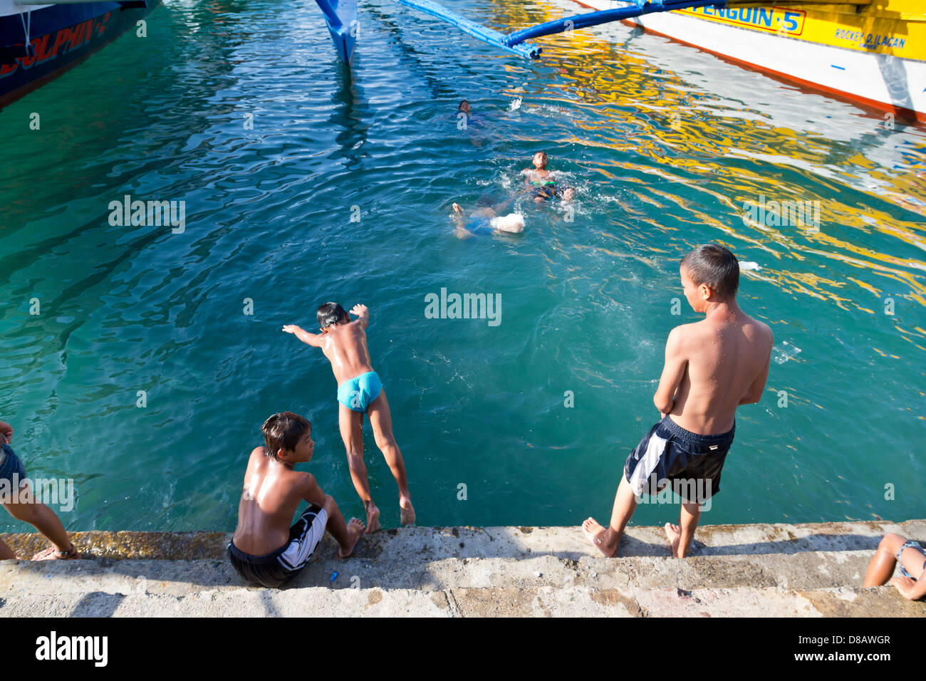Piscine pour enfants - dans le port de Puerto Galera sur l'île de Mindoro, Philippines Banque D'Images