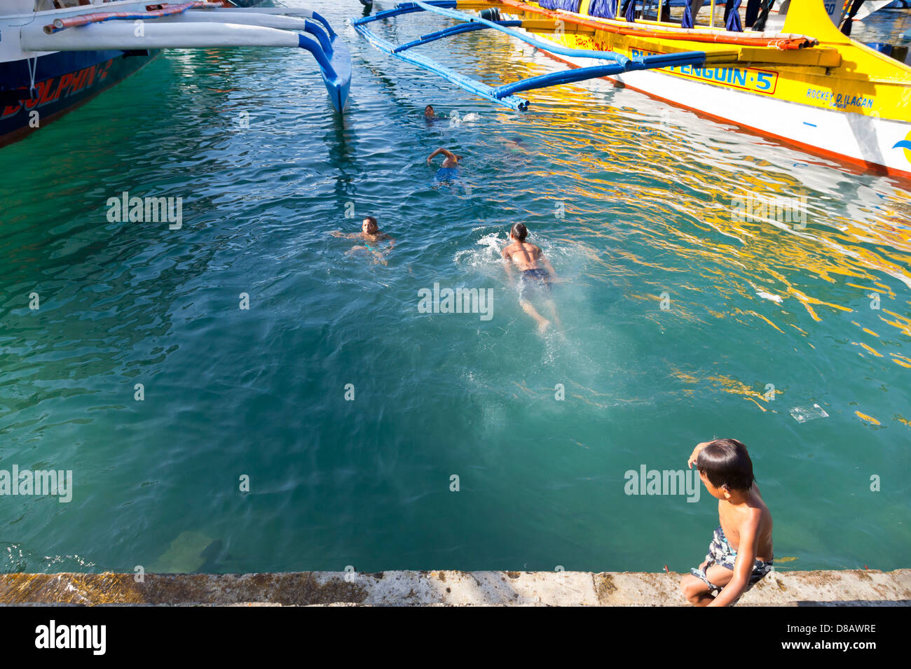 Piscine pour enfants - dans le port de Puerto Galera sur l'île de Mindoro, Philippines Banque D'Images