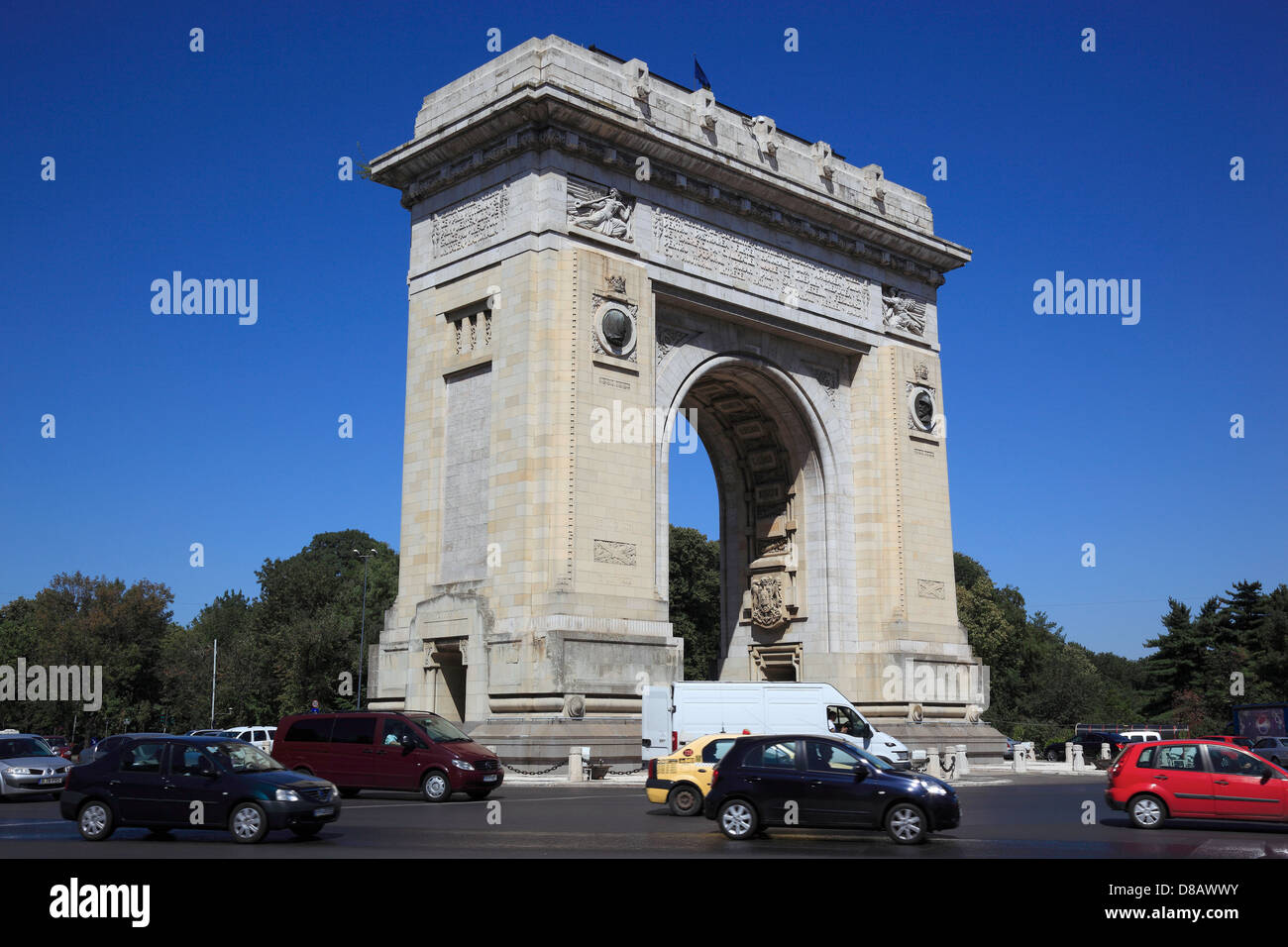 Arcul de Triumf est un arc de triomphe situé dans la partie nord de Bucarest, sur la rue Kiseleff Banque D'Images