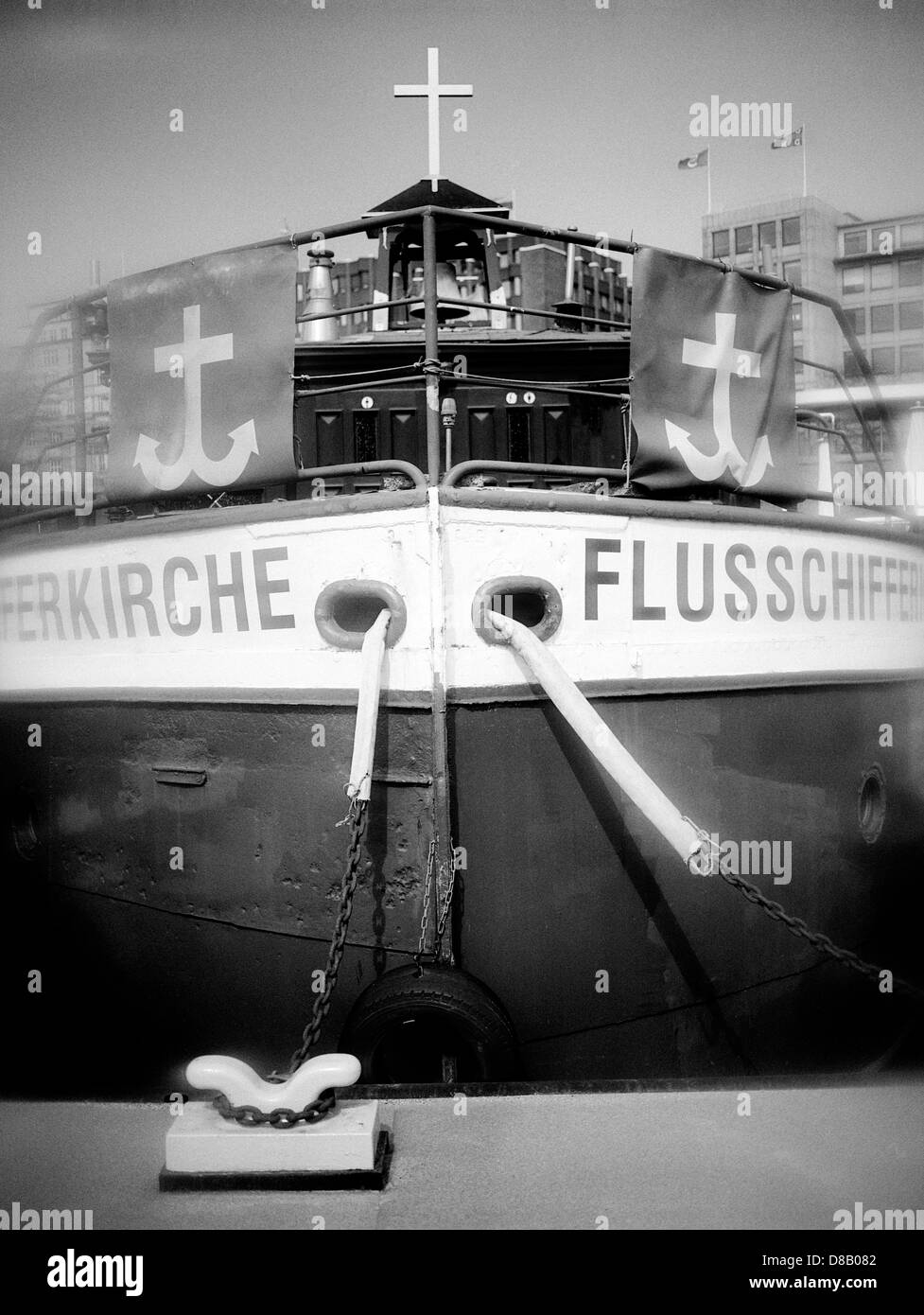 Église (Flusschifferkirche Riverboat) au quartier des entrepôts (Speicherstadt) à Hambourg. Banque D'Images