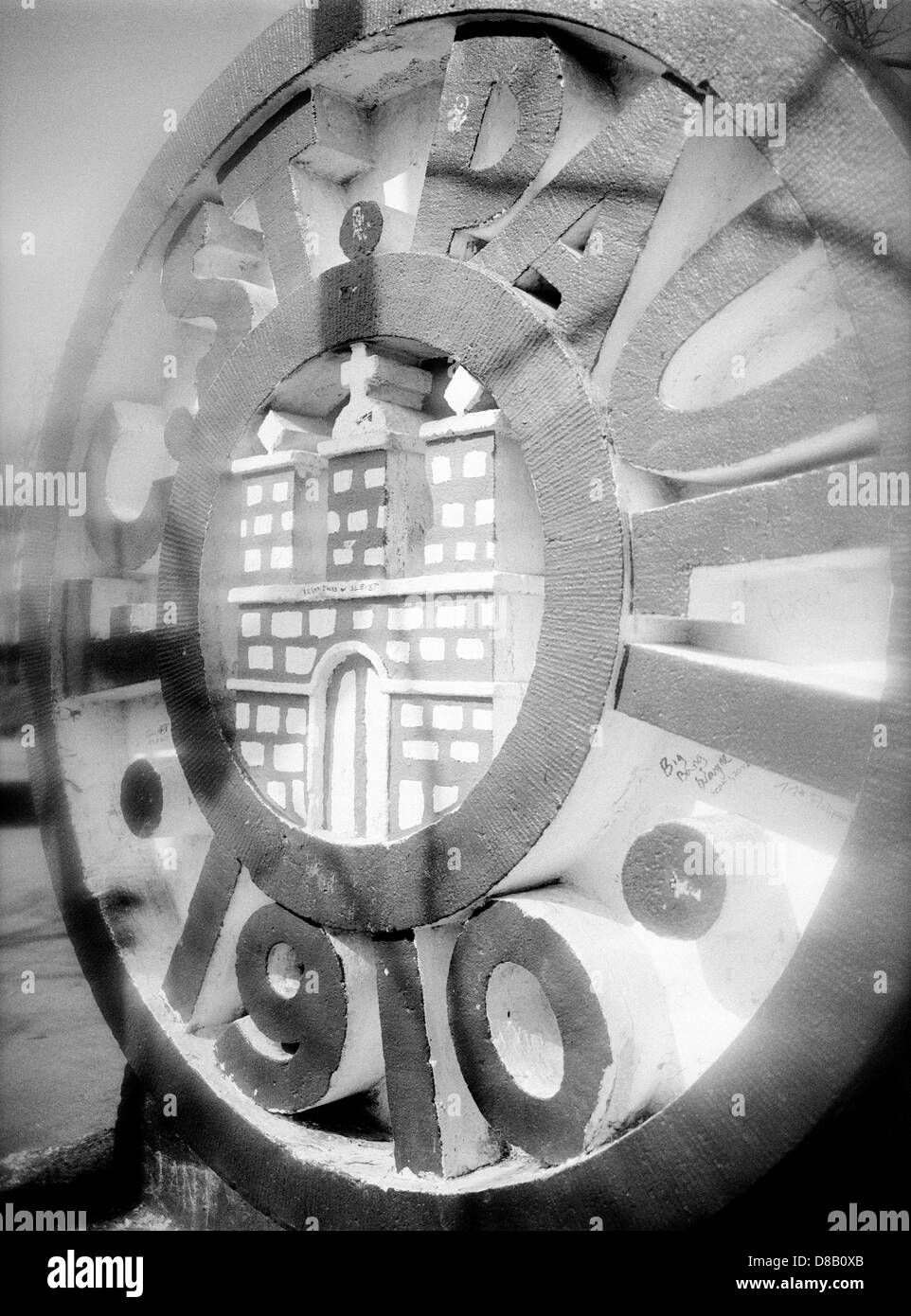 FC St Pauli 1910 armoiries du monument à l'extérieur Stade Millerntor à Hambourg. Banque D'Images