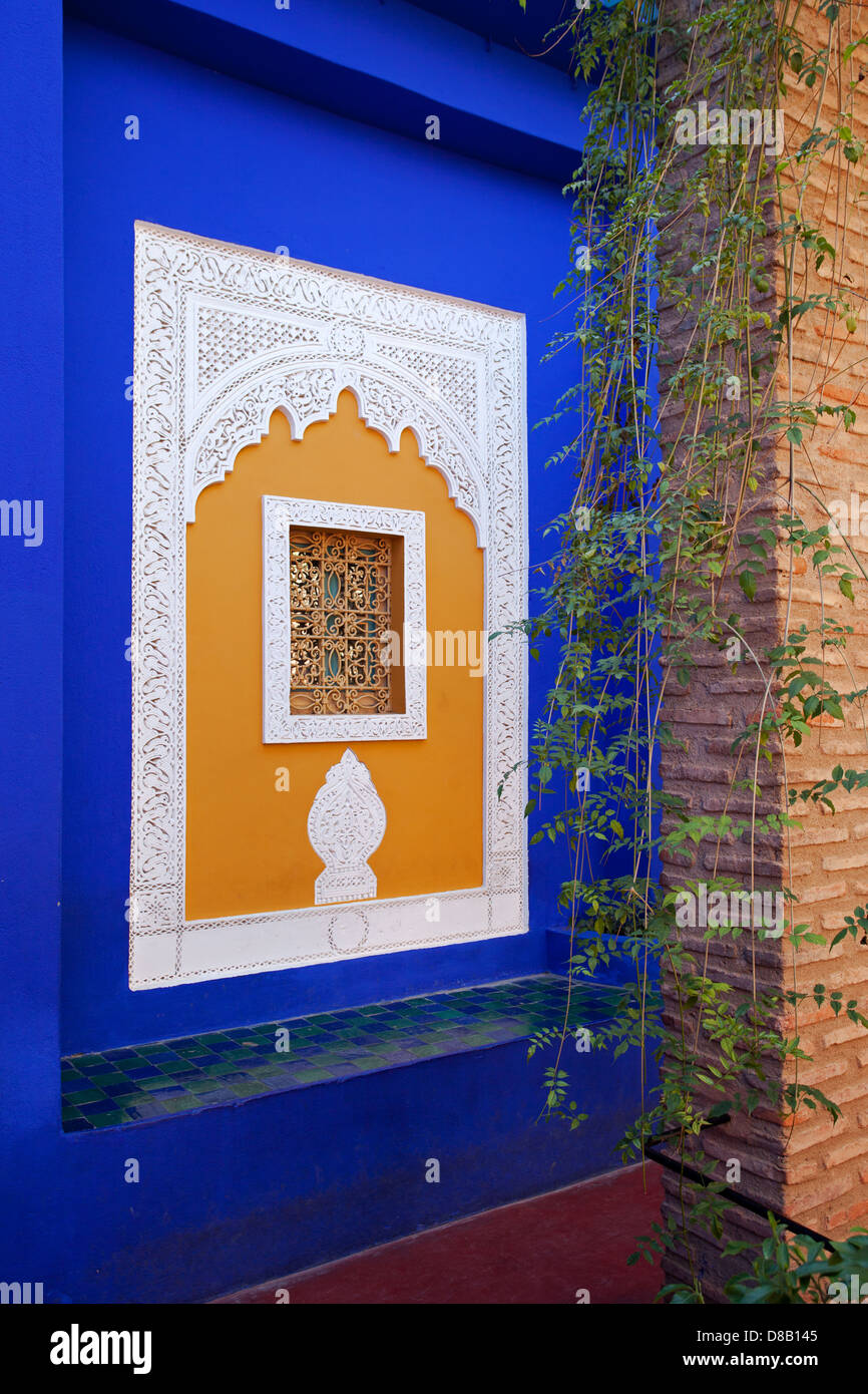 Jardins Majorelle : Composition avec bleu cobalt profond Banque D'Images