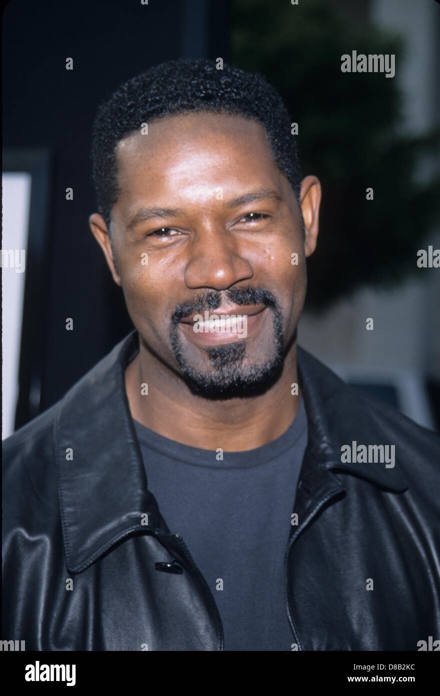 DENNIS HAYSBERT.Premiere de l'amour et de basket-ball au Dome de Cinerama dans Hollywood , Ca. 2000.k18560tr.(Image Crédit : © Tom Rodriguez/Globe Photos/ZUMAPRESS.com) Banque D'Images