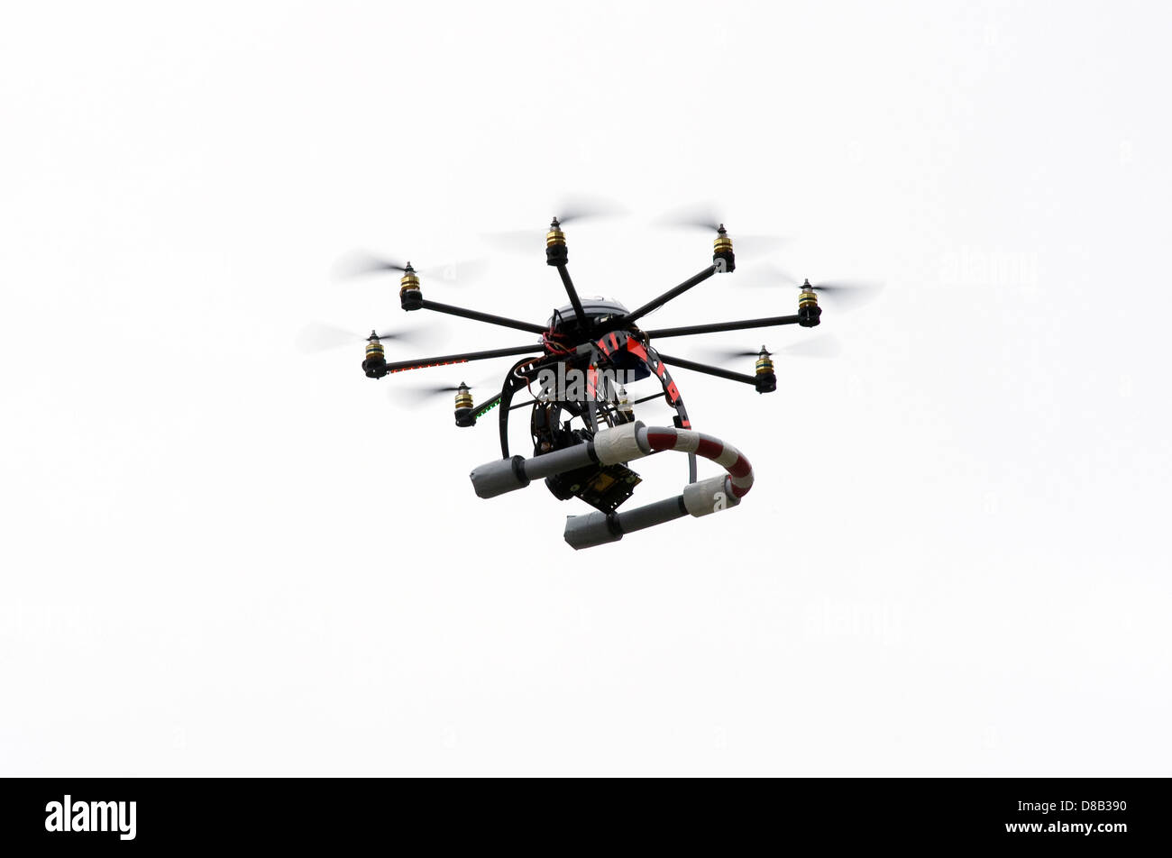 Un octocopter avec vol de l'appareil photo Banque D'Images