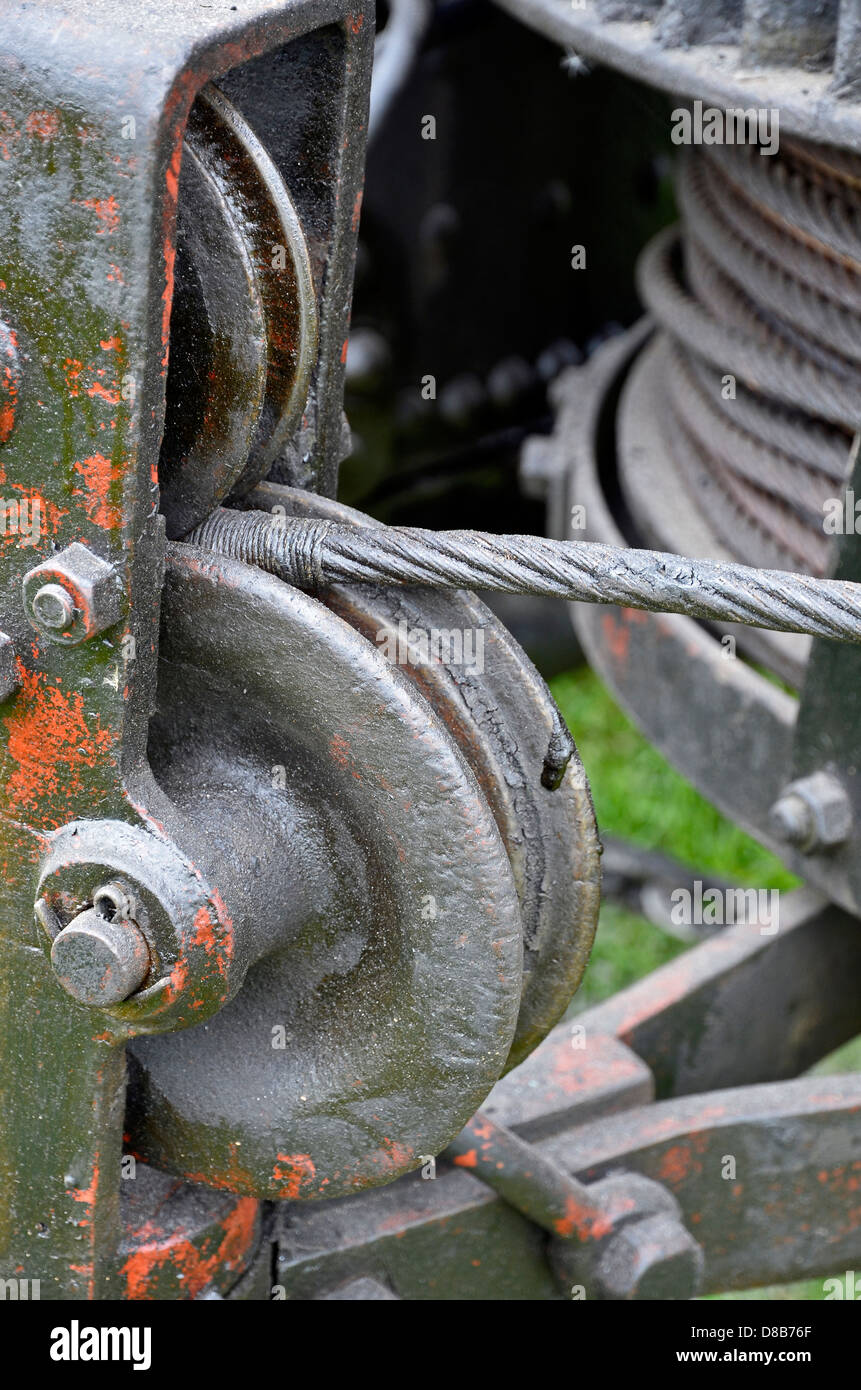 Roues de guidage et les câbles -partie de la système de treuil sur un moteur à vapeur de Fowler le labour. Banque D'Images