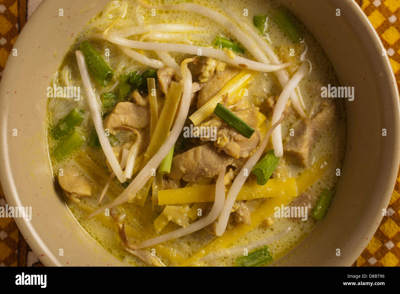 Soto Ayam - soupe de nouilles indonésiennes Banque D'Images