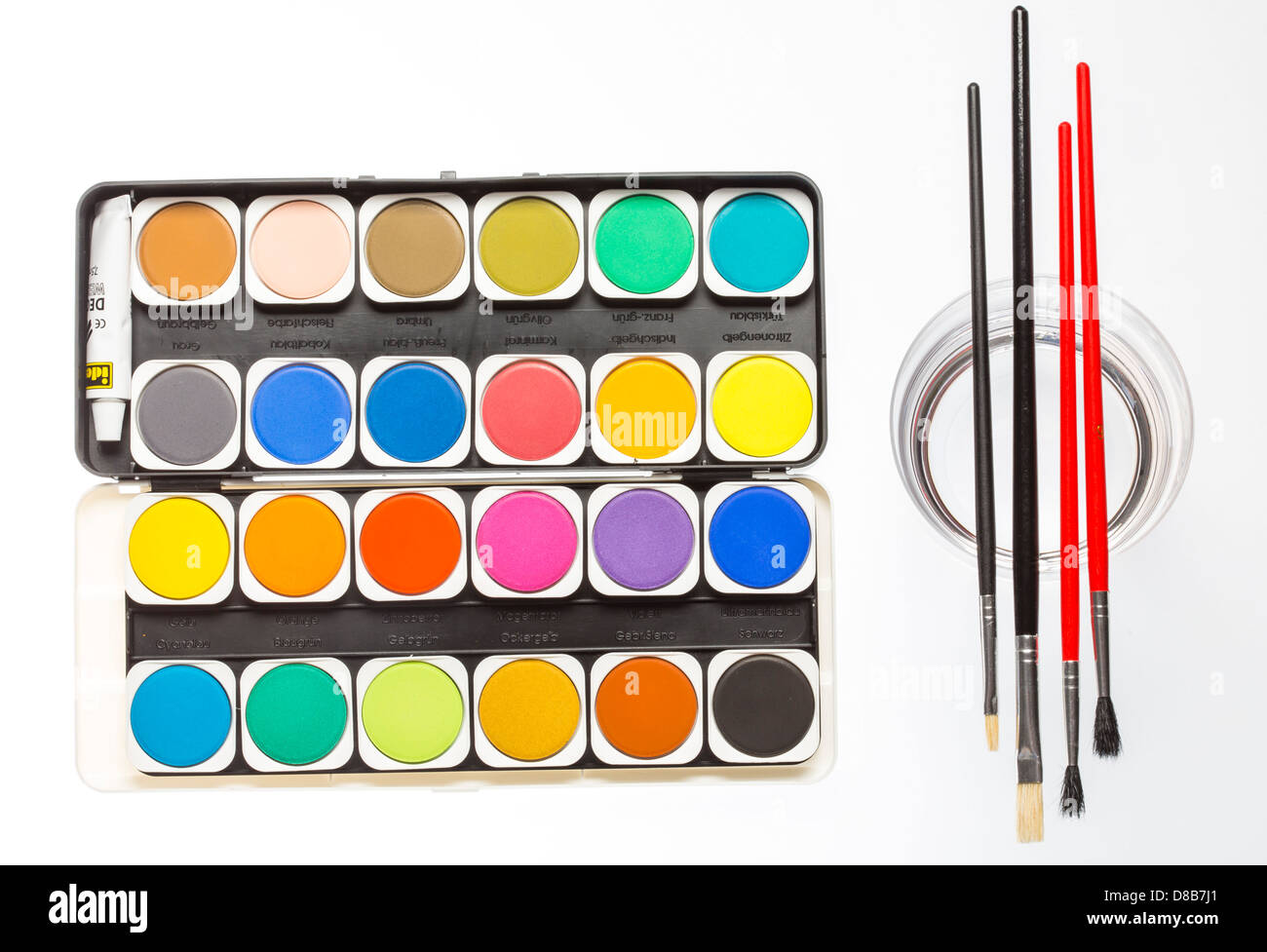 Les couleurs de l'eau fort, pinceaux, couleurs différentes, pour la peinture. Banque D'Images