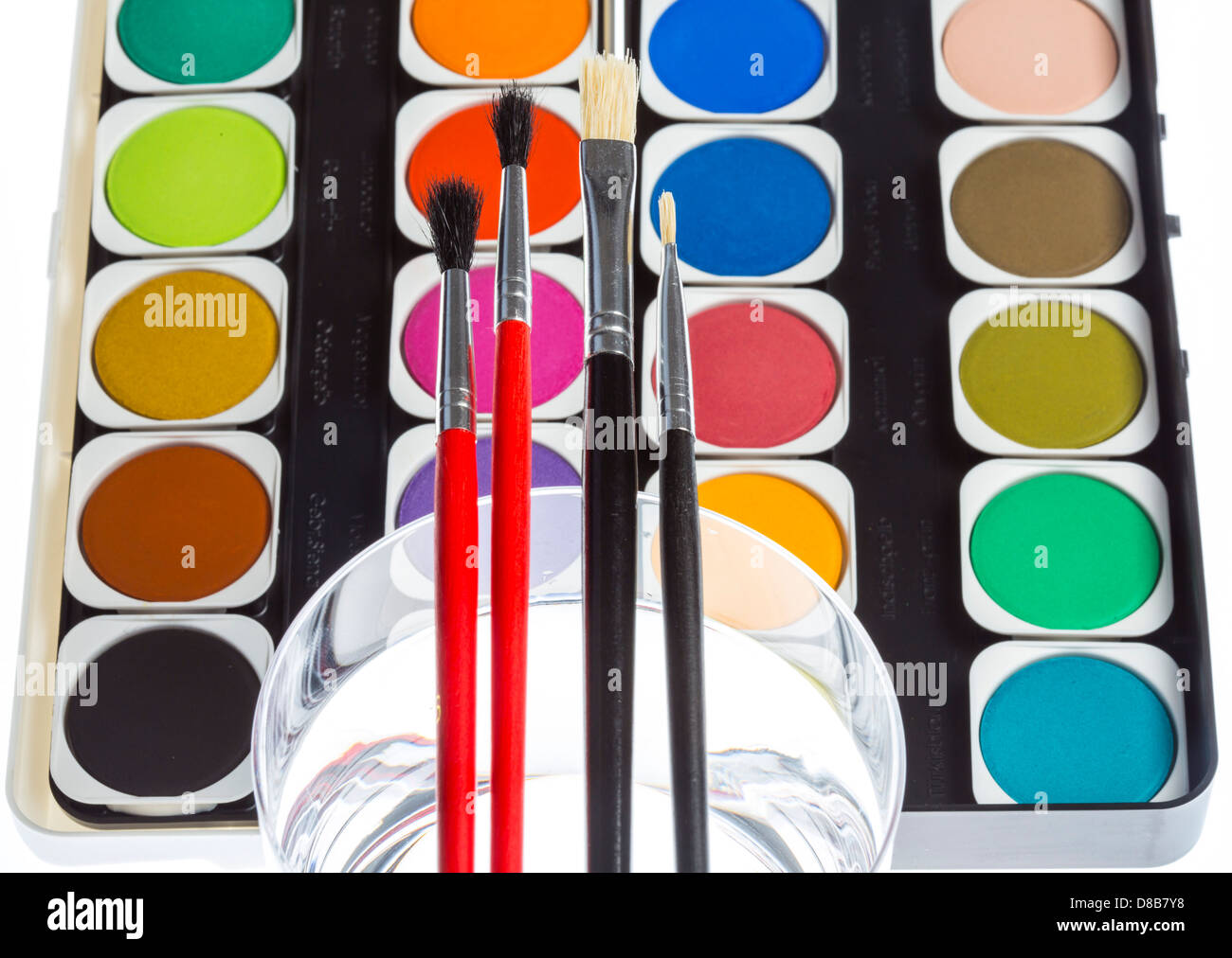 Les couleurs de l'eau fort, pinceaux, couleurs différentes, pour la peinture. Banque D'Images