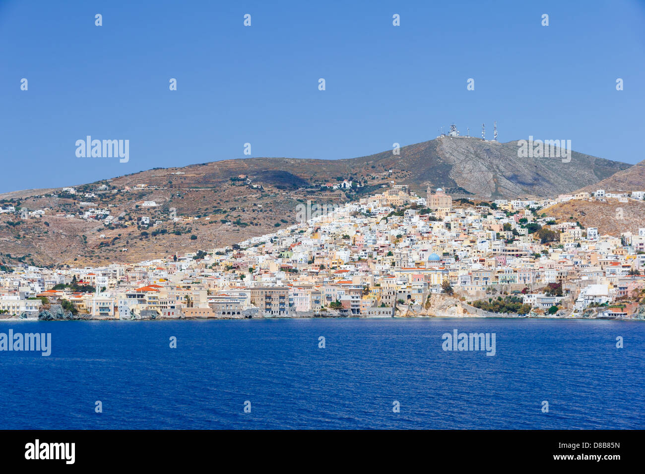 Ermoupolis à Syros Island contre un ciel bleu, Grèce Banque D'Images