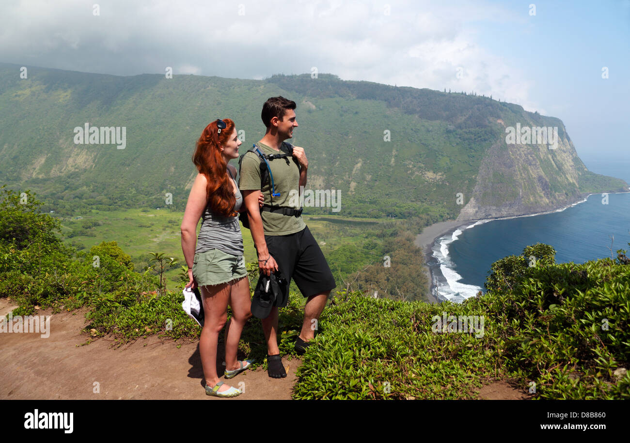 Les randonneurs visiter la Vallée Waipio ci-dessus sur la grande île d'Hawaï Banque D'Images