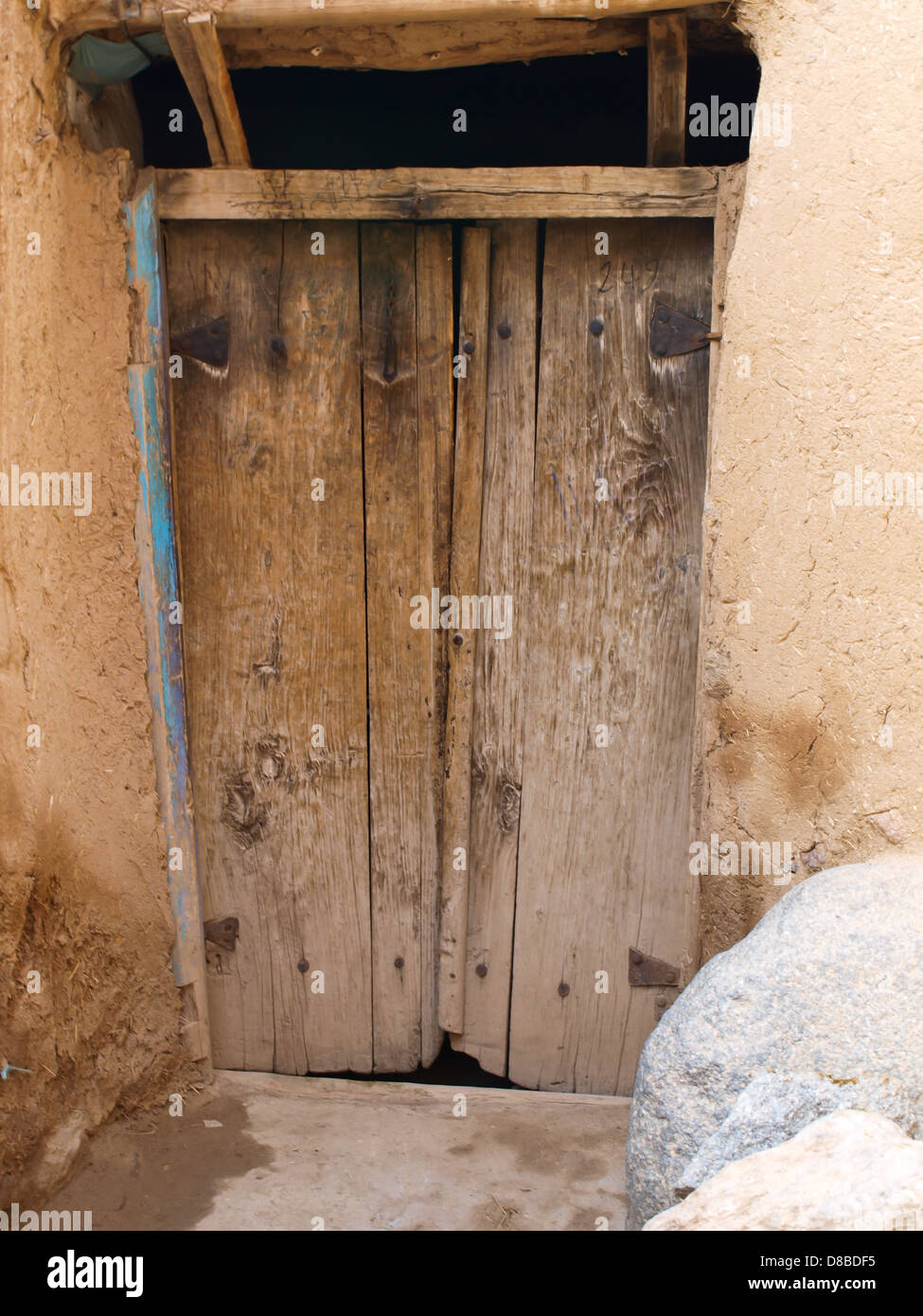 Vieilles portes en bois à Kandovan village de Tabriz, Iran Banque D'Images
