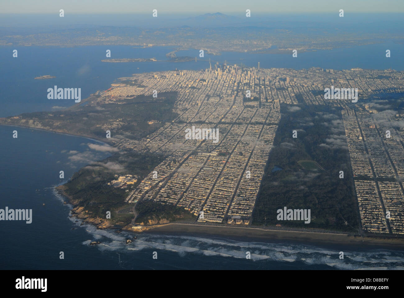 Large panorama du front de l'océan Pacifique à San Francisco, CA (aérien) Banque D'Images
