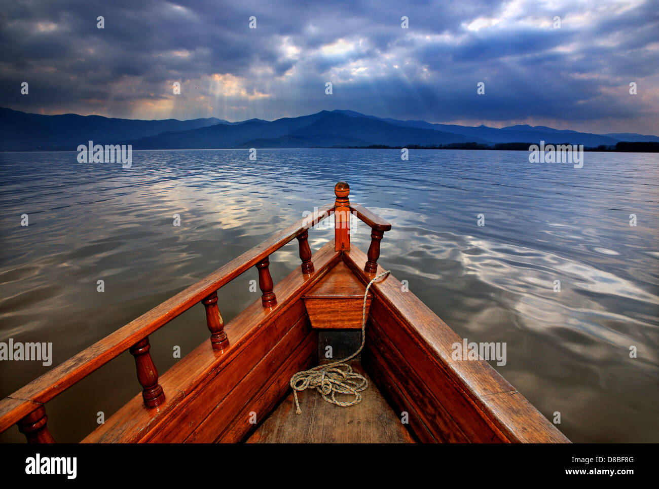 Trajet en bateau avec 'Oikoperiigitis» dans le lac Kerkini, Serres, Macédoine, Grèce. Banque D'Images