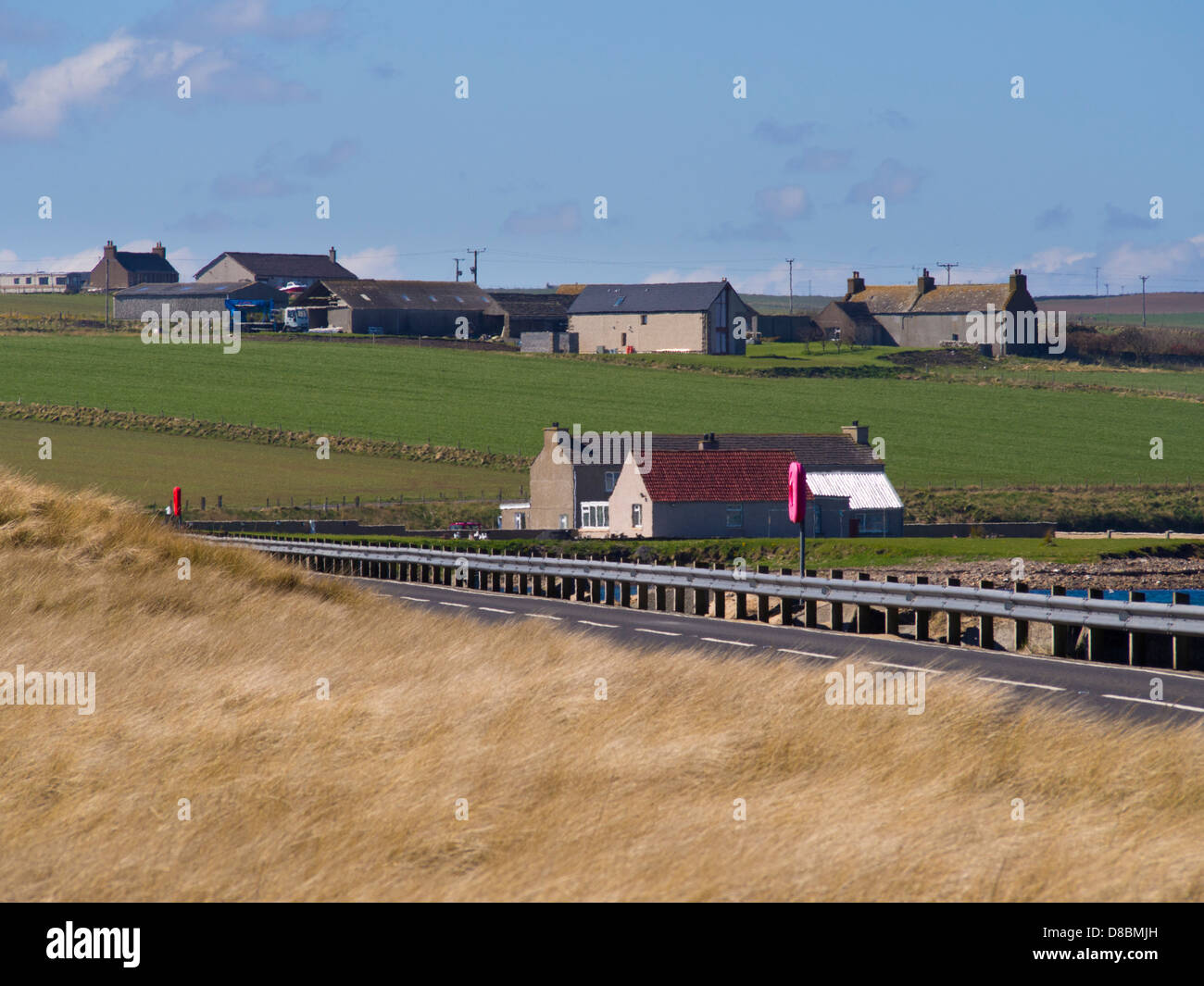 Orkney Islands, barrière Churchill reliant Burray et South Ronaldsay construit par les prisonniers de la seconde guerre mondiale pour protéger les flux de Scarpa u boat Banque D'Images