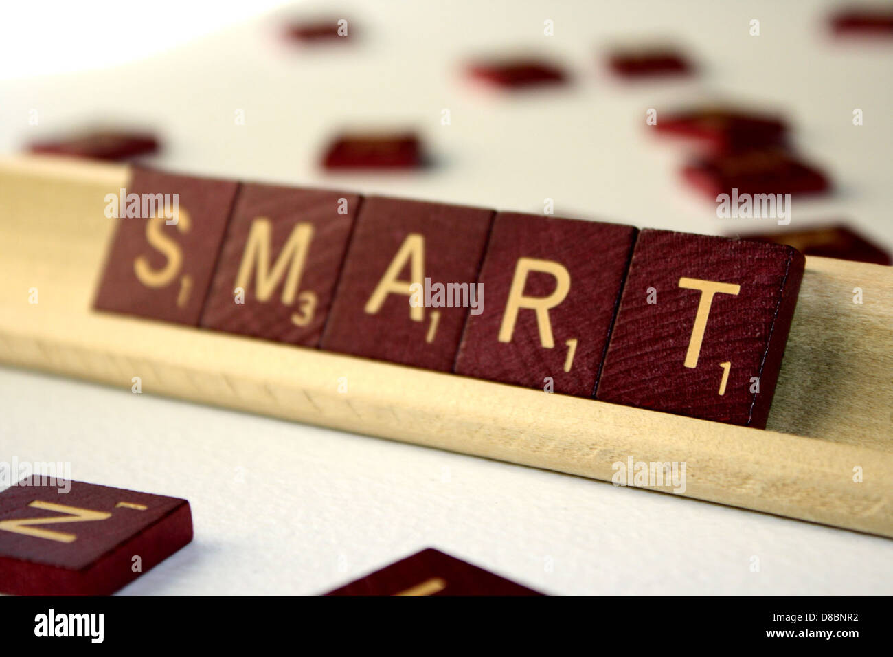 Le terme « intelligent » peut faire référence à l'intelligence ou à la technologie de pointe, souvent associée à des appareils tels que les smartphones ou les appareils domestiques intelligents. Ce concept met l'accent sur l'innovation et les capacités modernes dans la vie quotidienne. Banque D'Images