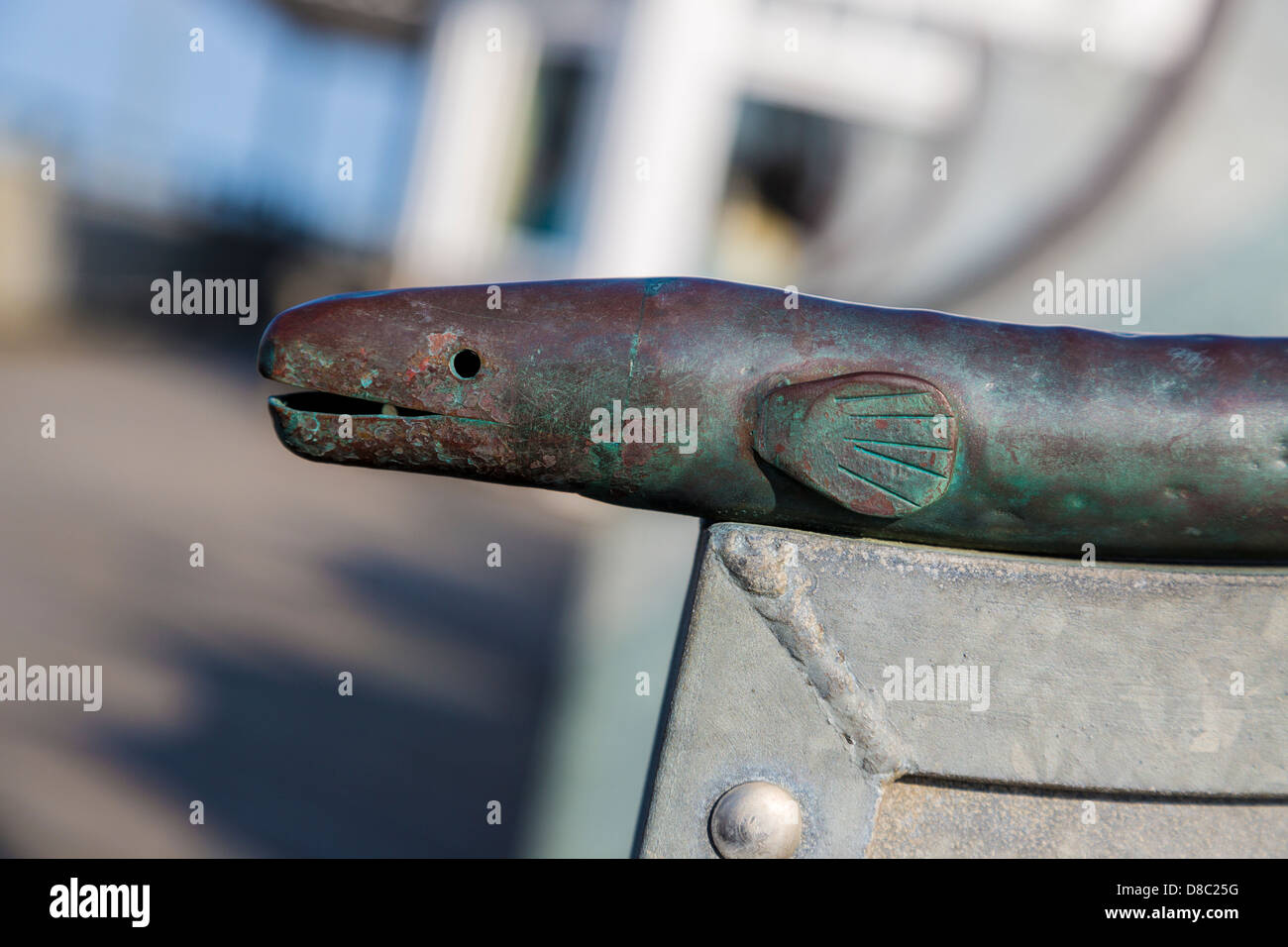 Les anguilles motif tête qui fait partie de la conception de haies brise-vent sur la jetée de Southwold, Suffolk, UK. Banque D'Images