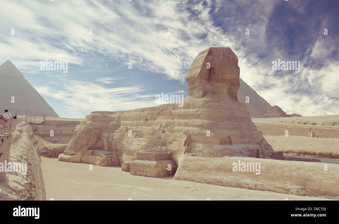 Le Sphinx et pyramide de Gizeh, Egypte Banque D'Images