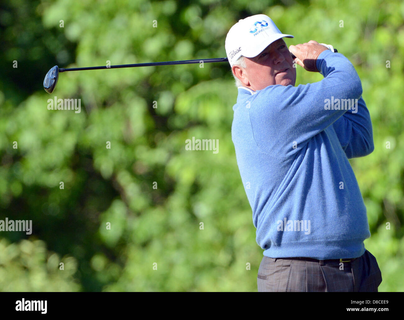 23 mai 2013 - St. Louis, MO, USA - Le 24 mai 2013 : Sandy Lyle tees off au # 2 orifice pendant au cours du deuxième tour de la Senior PGA Championship à Bellerive Country Club à St Louis. Banque D'Images