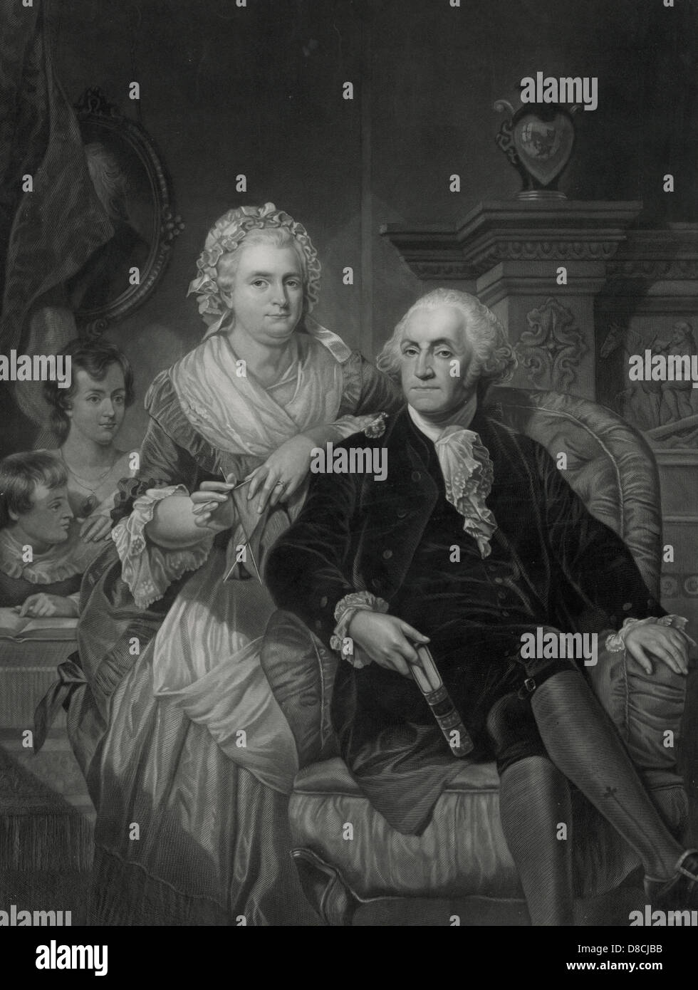 George Washimgton à la maison - George Washington, portrait en pied, assis sur une chaise, face à l'avant, tenant un livre, avec Martha Washington à côté de la chaise sur la gauche. Dans l'arrière-plan, sur la gauche, sont deux enfants et sur le mur derrière eux est un portrait avec le visage masqué par un rideau. Banque D'Images