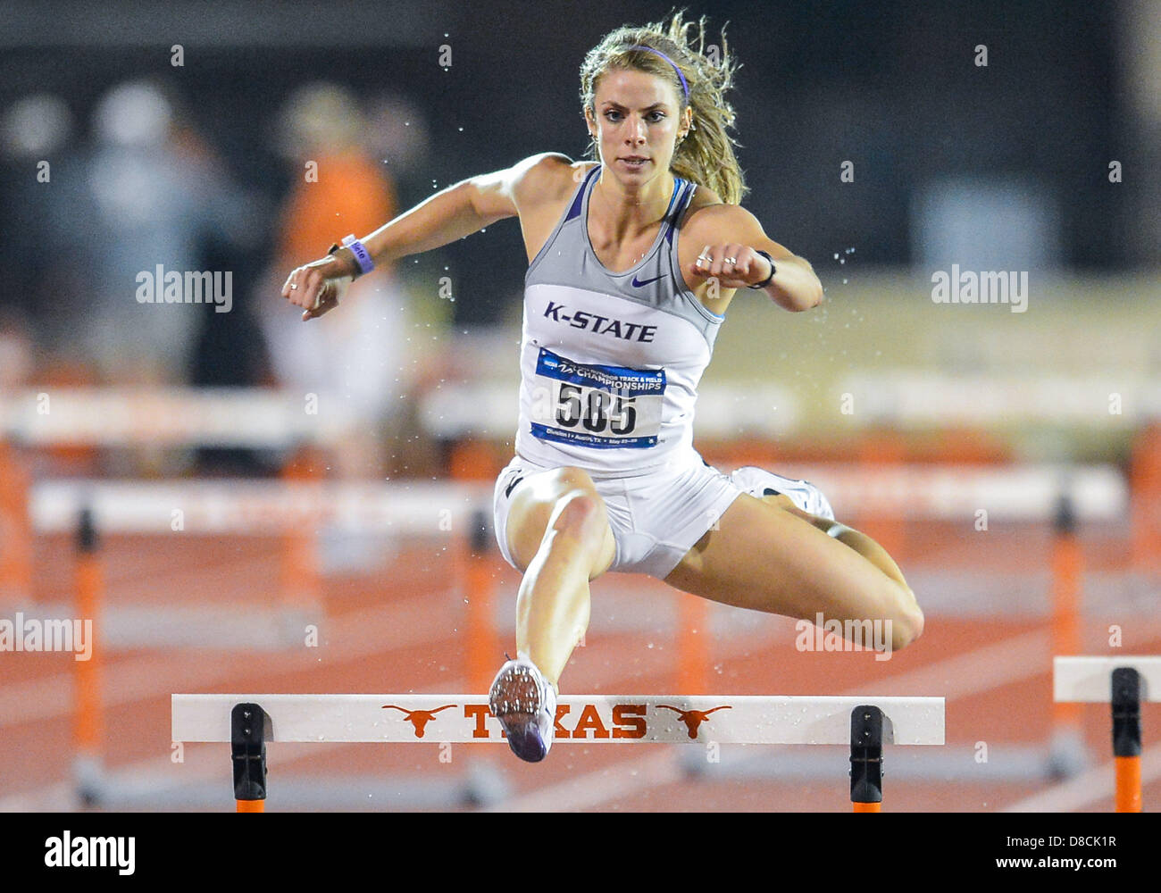 24 mai 2013 - Austin, TX, États-Unis - 24 mai 2013 Erica Twiss de Kansas State # 585 pendant 400 mètres haies finale de NCAA d'Athlétisme en plein air West préliminaire à Mike A. Myers Stadium à Austin, TX. Banque D'Images