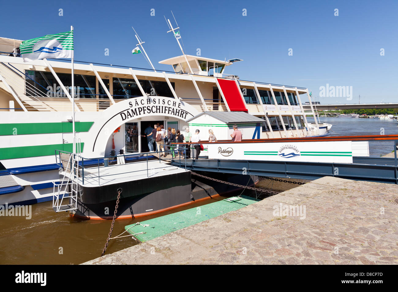 Dresde - embarcadère de bateaux de croisière de la rivière ; la Saxe, Allemagne, Europe Banque D'Images