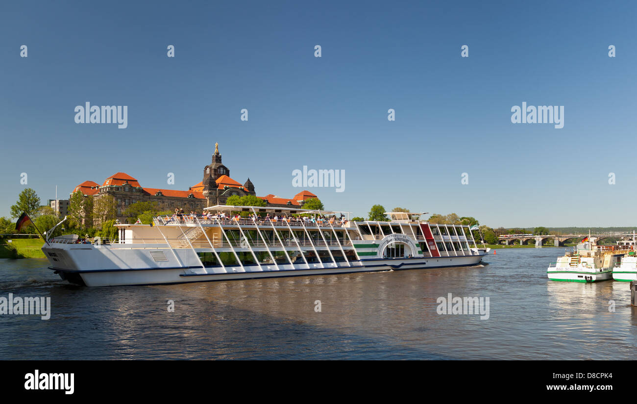 Dresde - River cruise ship, sur l'Elbe, Saxonia, Germany, Europe Banque D'Images