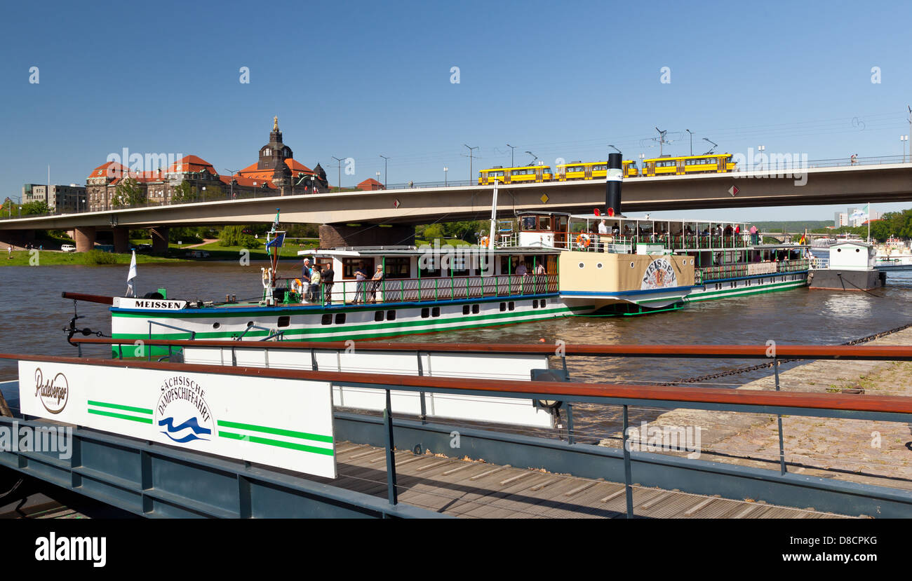 Dresde - embarcadère de bateaux de croisière de la rivière ; la Saxe, Allemagne, Europe Banque D'Images