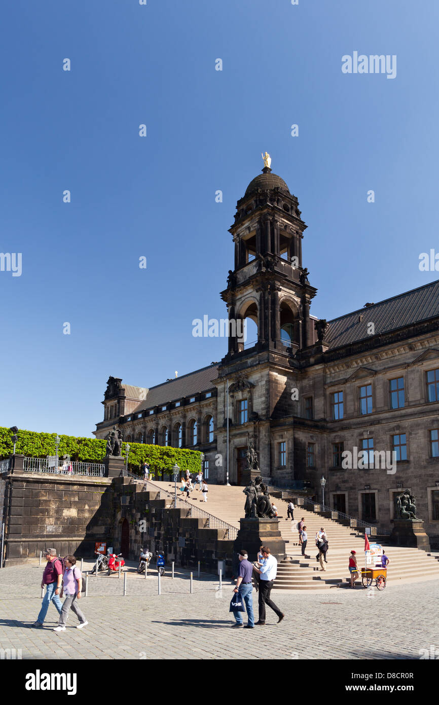 Dresde - Escalier de la Brühlsche Terrasse avec la Maison des états (Ständehaus) - Saxonia, Germany, Europe Banque D'Images