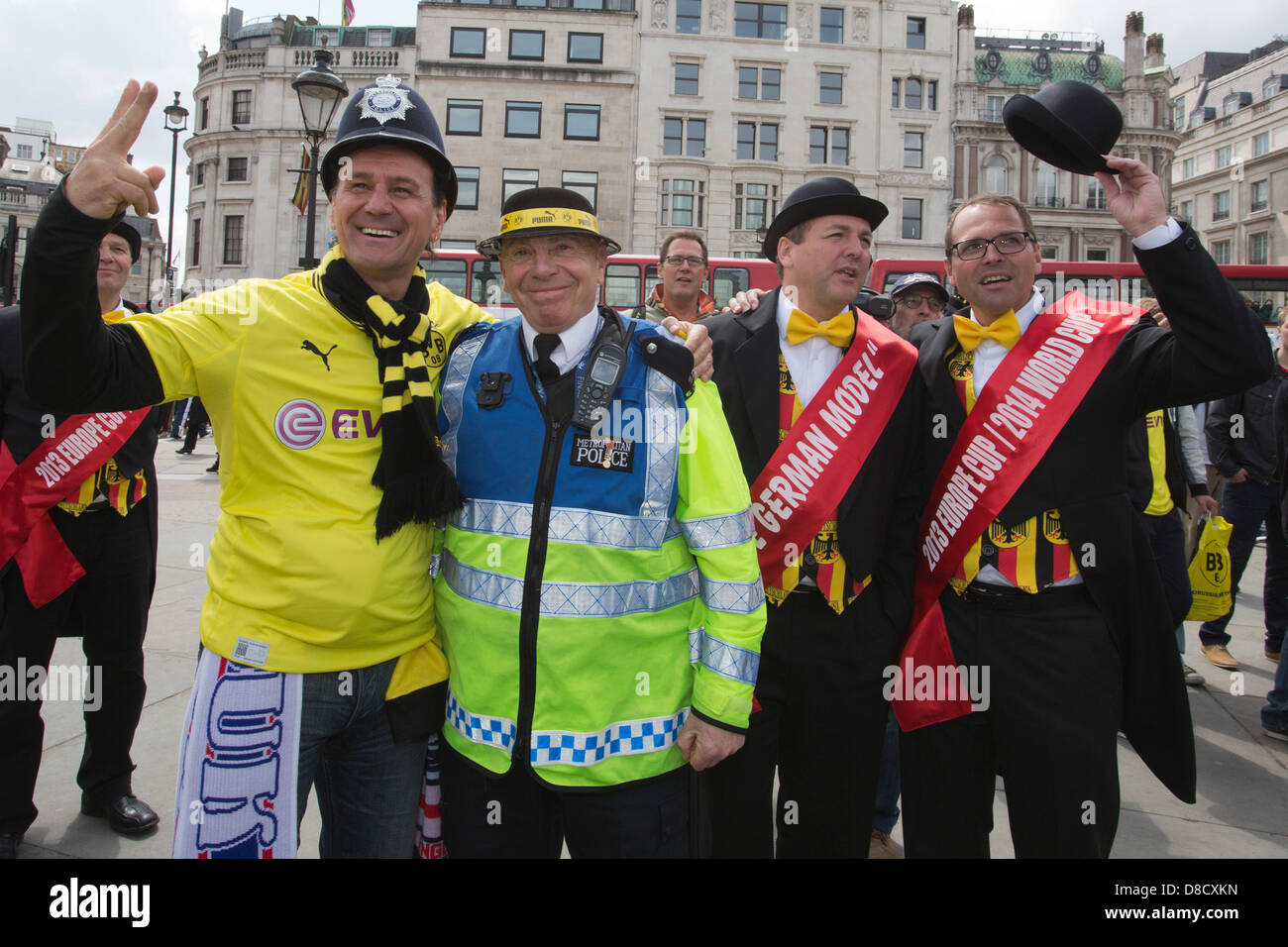 Les fans de BVB Borussia Dortmund passent un bon moment dans le centre de Londres avant la finale de la Ligue des Champions 2013. Banque D'Images