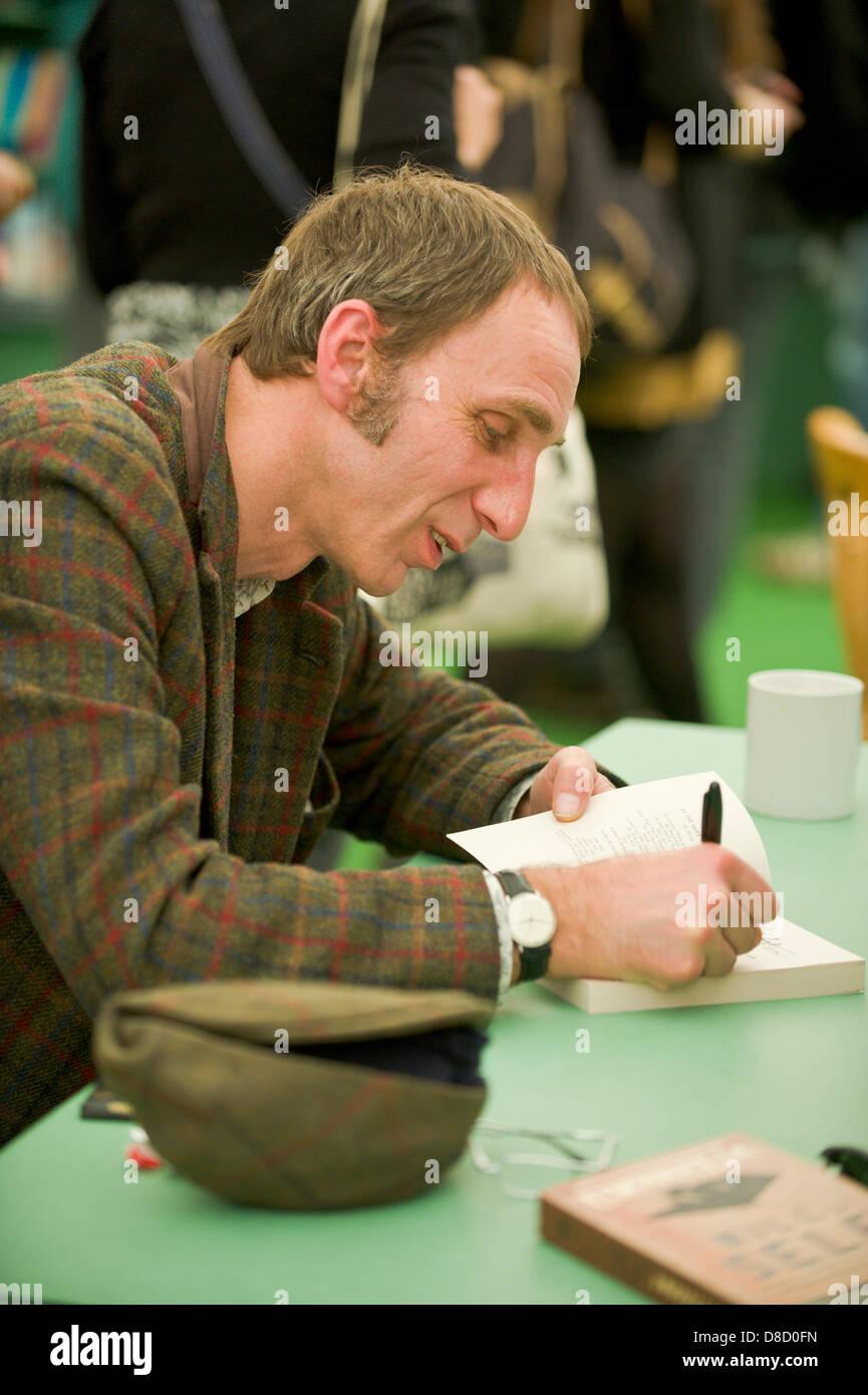 L'auto sera illustré livre signant au Hay Festival 2013 Hay-on-Wye Powys Pays de Galles UK Banque D'Images