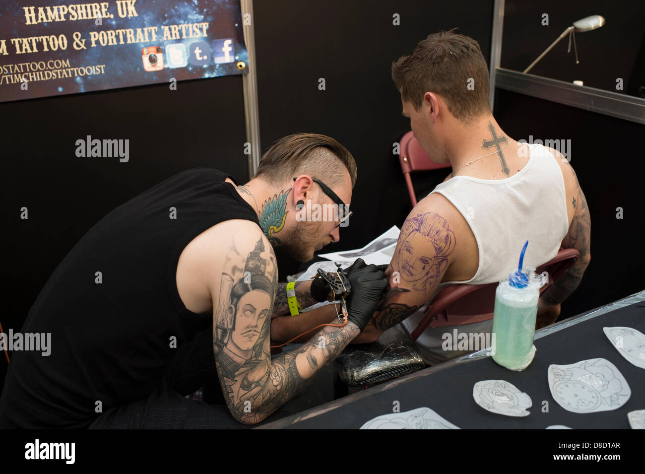Alexandra Palace, Londres, Royaume-Uni. 25 mai 2013. Le premier jour du Grand Festival Tattoo britannique. Y compris des tatoueurs, mode et autres divertissements, fans de la vie à l'encre sont venus de partout pour y assister. Crédit : La Farandole Stock Photo/Alamy Live News Banque D'Images