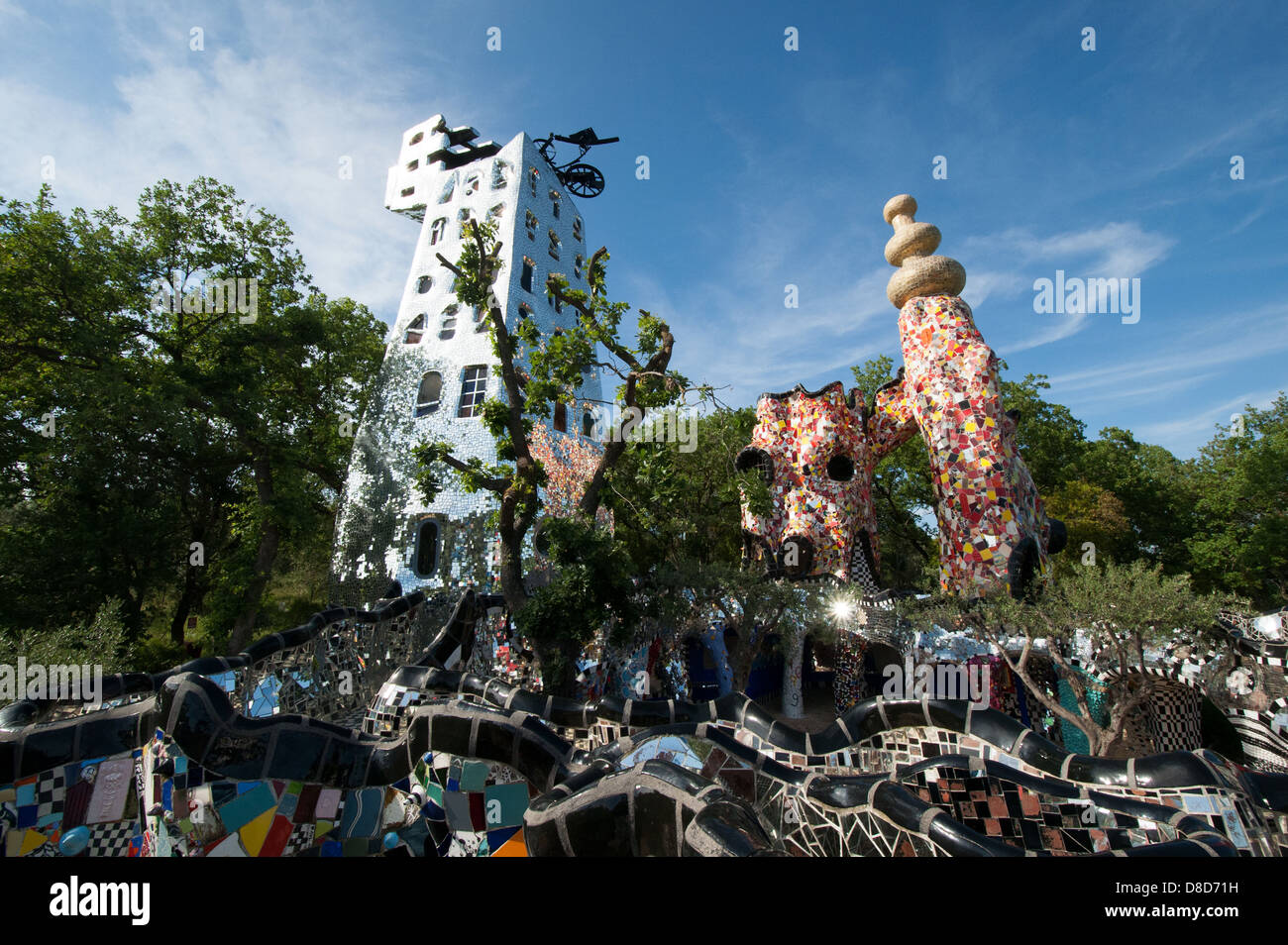 Jardin de Tarot, un jardin de sculptures créées par Niki de Saint Phalle  dans Capalbio, Toscane, Italie, Europe - Giardino dei Tarocchi Photo Stock  - Alamy