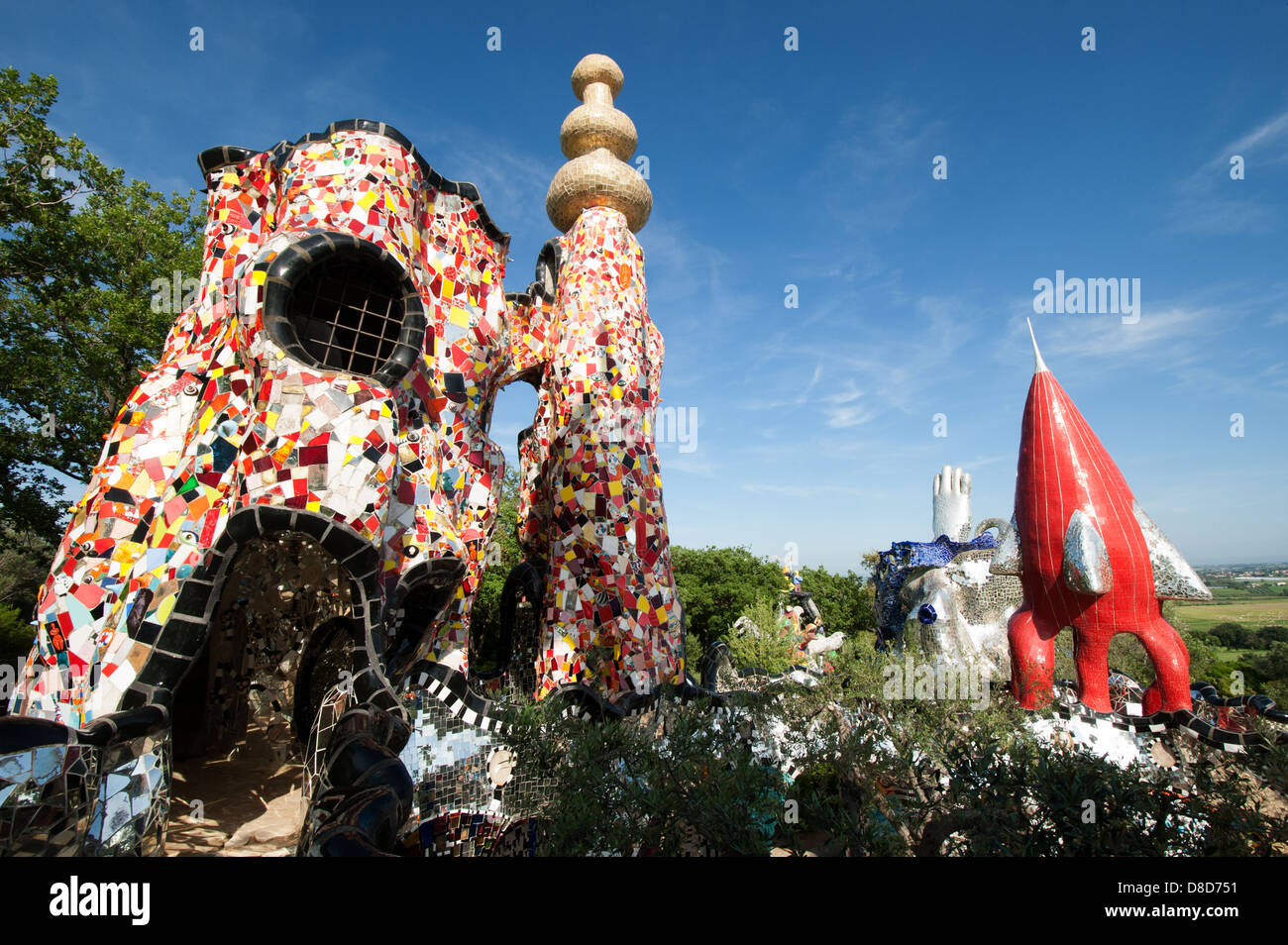 Jardin de Tarot, un jardin de sculptures créées par Niki de Saint Phalle  dans Capalbio, Toscane, Italie, Europe - Giardino dei Tarocchi Photo Stock  - Alamy