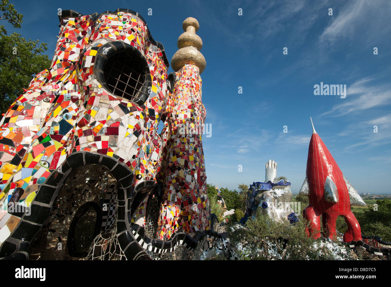 Jardin de Tarot, un jardin de sculptures créées par Niki de Saint