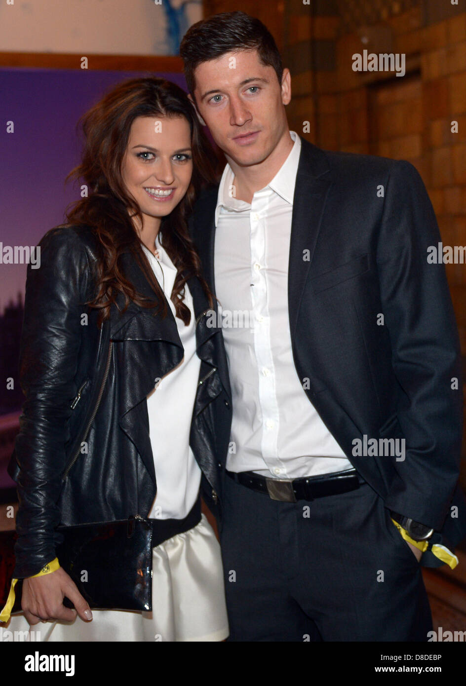 Londres, Royaume-Uni. 26 mai, 2013. Robert Lewandowski de Dortmund et son  amie Anna Stachurska durant la partie du club après au Natural History  Museum de Londres, Angleterre, 26 mai 2013. Borussia Dortmund