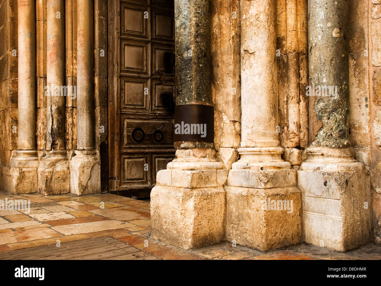 La porte de l'église du Saint-Sépulcre à Jérusalem Banque D'Images