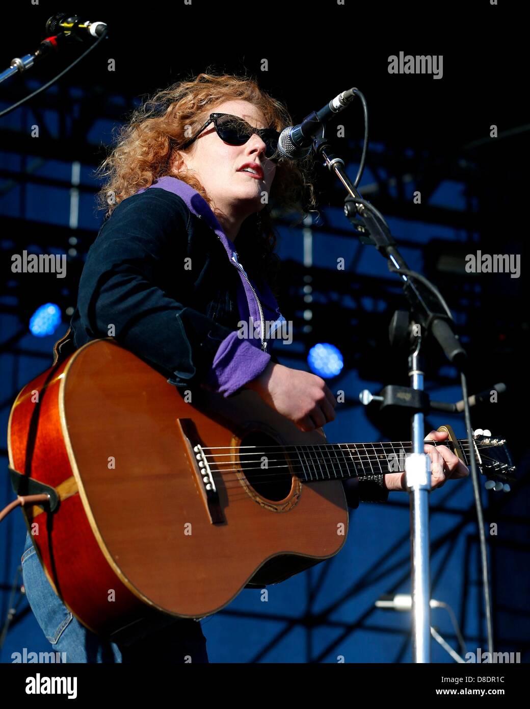 Toronto, Canada. 25 mai, 2013. Kathleen Edwards effectue lors du 1er Festival de musique annuel de CBC à Echo Beach, à Toronto. (JKP/N8N) Banque D'Images