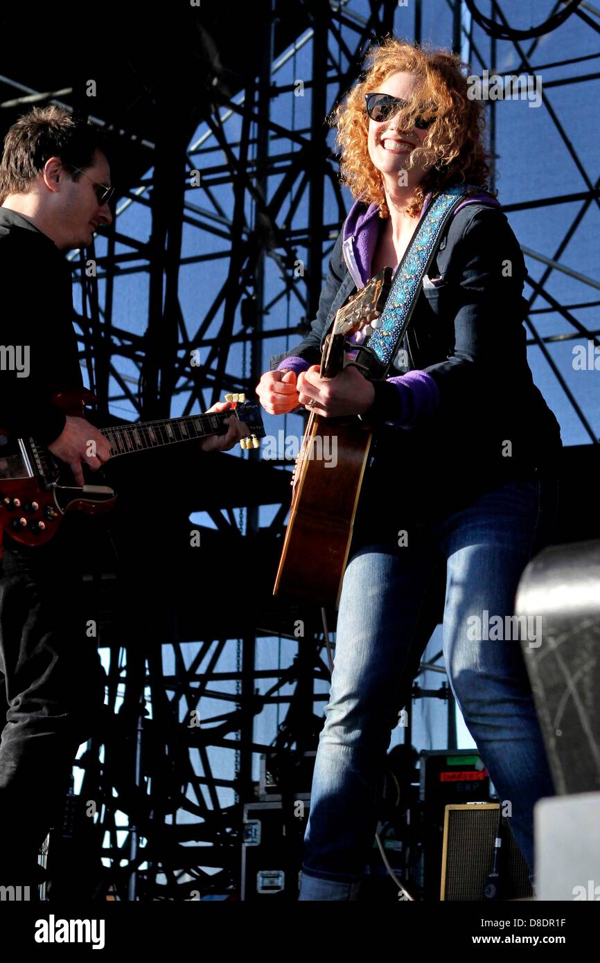 Toronto, Canada. 25 mai, 2013. Kathleen Edwards effectue lors du 1er Festival de musique annuel de CBC à Echo Beach, à Toronto. (JKP/N8N) Banque D'Images