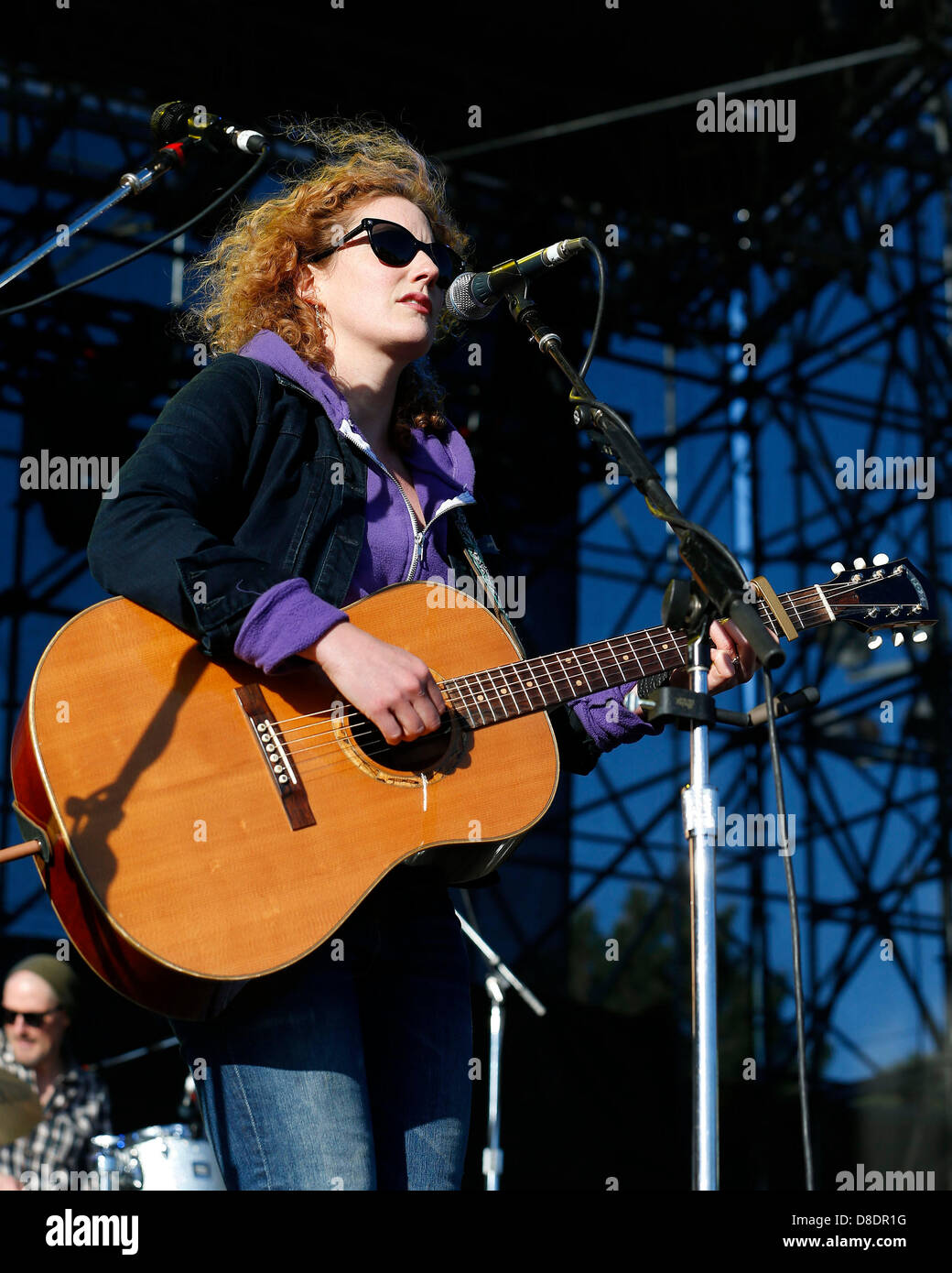 Toronto, Canada. 25 mai, 2013. Kathleen Edwards effectue lors du 1er Festival de musique annuel de CBC à Echo Beach, à Toronto. (JKP/N8N) Banque D'Images